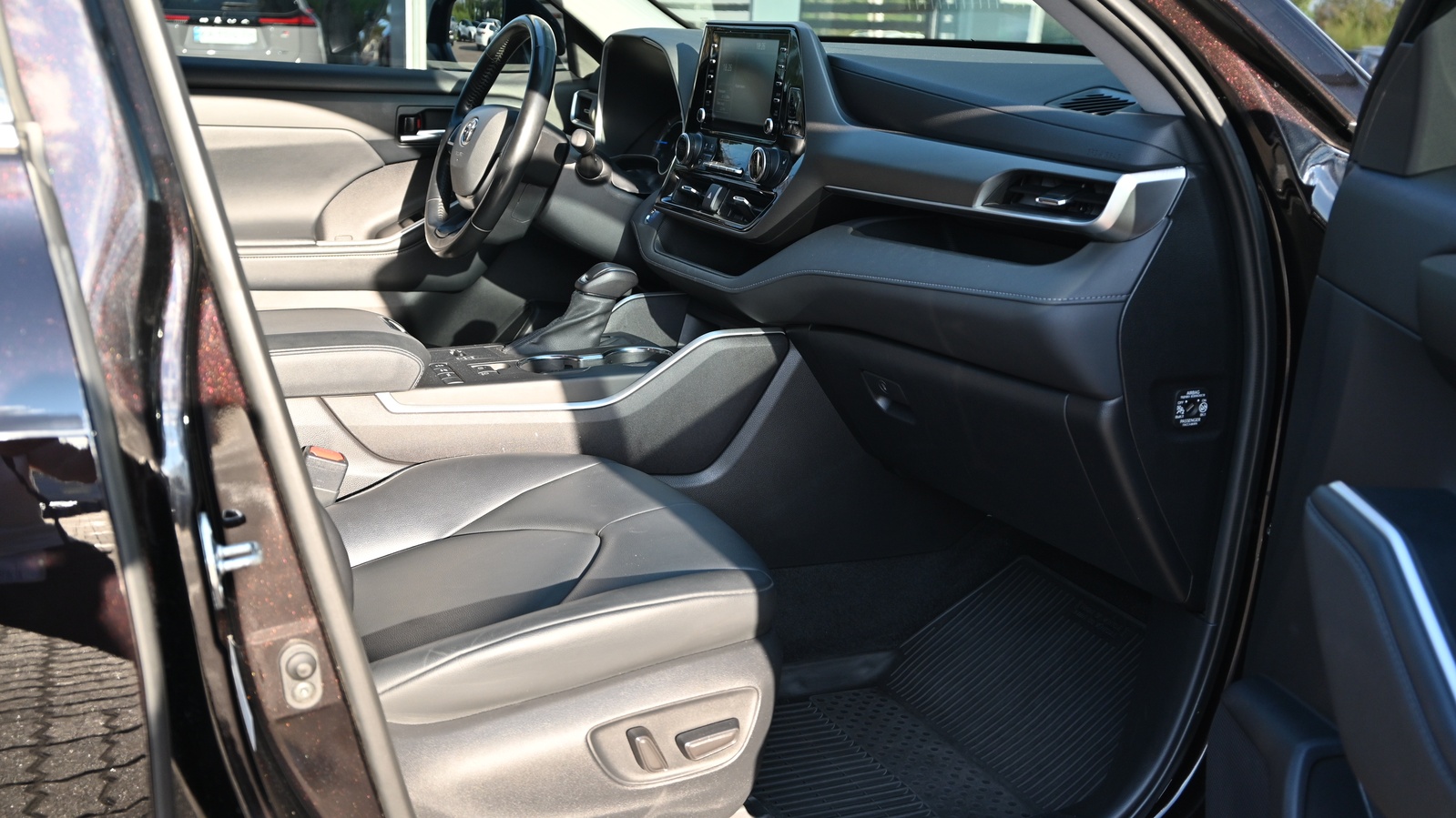 Toyota HIGHLANDER 2021 року, Універсал, Тойота Центр Київ "Сіті Плаза", м.Київ | Фото № 6 Toyota HIGHLANDER 2021 року з пробігом 85385 км, Універсал, Тойота Центр Київ "Сіті Плаза", м.Київ - 1966889 ГРН | Фото № 6