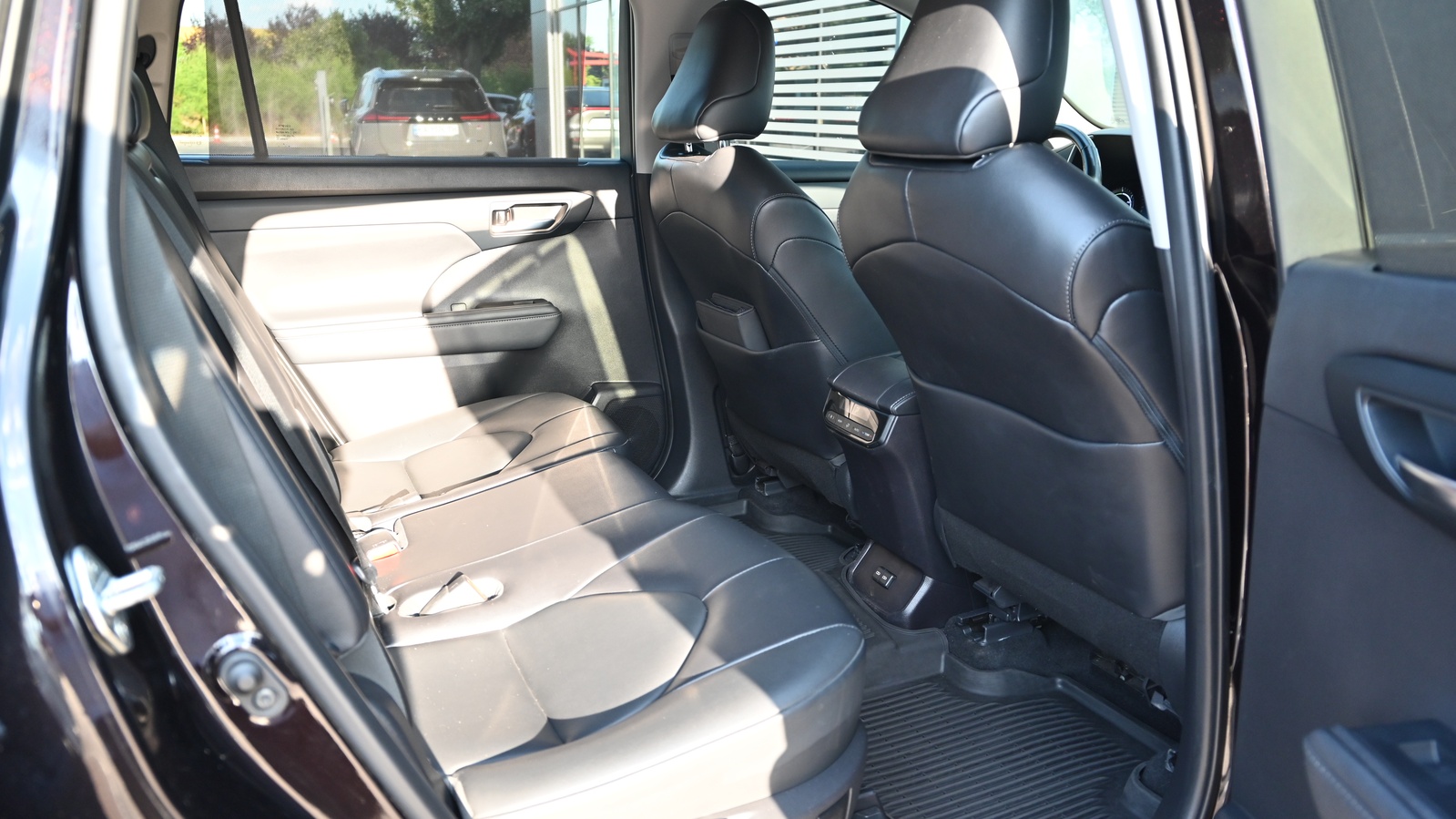 Toyota HIGHLANDER 2021 року, Універсал, Тойота Центр Київ "Сіті Плаза", м.Київ | Фото № 7 Toyota HIGHLANDER 2021 року з пробігом 85385 км, Універсал, Тойота Центр Київ "Сіті Плаза", м.Київ - 1966889 ГРН | Фото № 7
