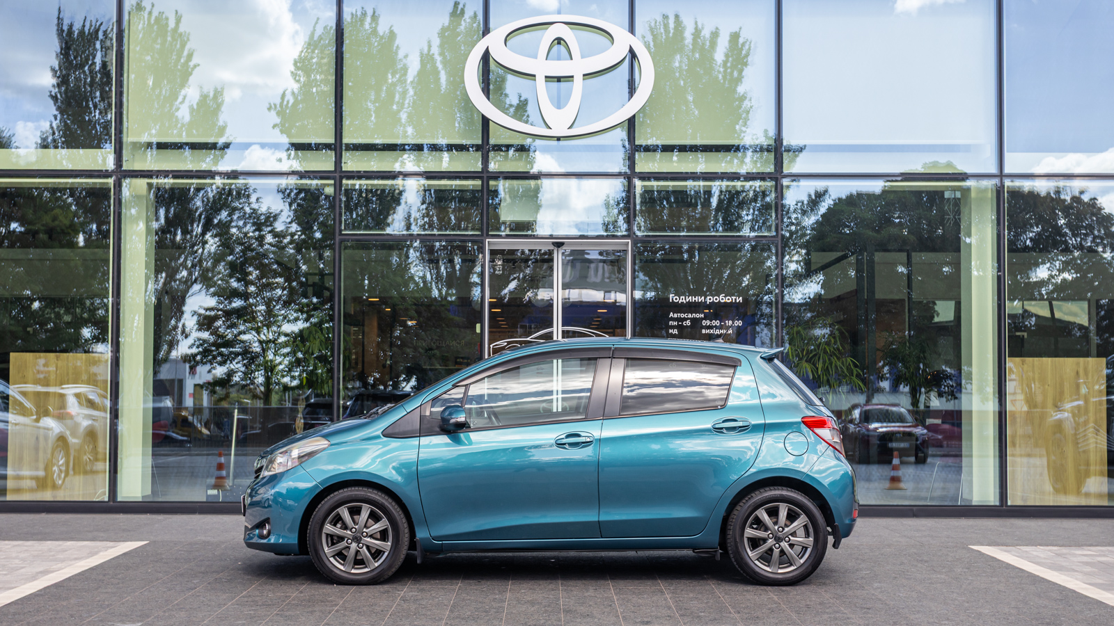 Toyota YARIS 2012 року, Хетчбек, Тойота Центр Дніпро "Алмаз Мотор" на Запорізькому шосе, м.Дніпро | Фото № 3 Toyota YARIS 2012 року з пробігом 101108 км, Хетчбек, Тойота Центр Дніпро "Алмаз Мотор" на Запорізькому шосе, м.Дніпро - 495000 ГРН | Фото № 3