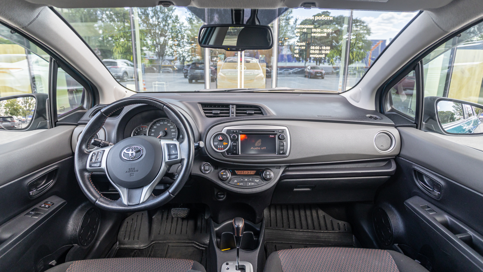 Toyota YARIS 2012 року, Хетчбек, Тойота Центр Дніпро "Алмаз Мотор" на Запорізькому шосе, м.Дніпро | Фото № 8 Toyota YARIS 2012 року з пробігом 101108 км, Хетчбек, Тойота Центр Дніпро "Алмаз Мотор" на Запорізькому шосе, м.Дніпро - 495000 ГРН | Фото № 8