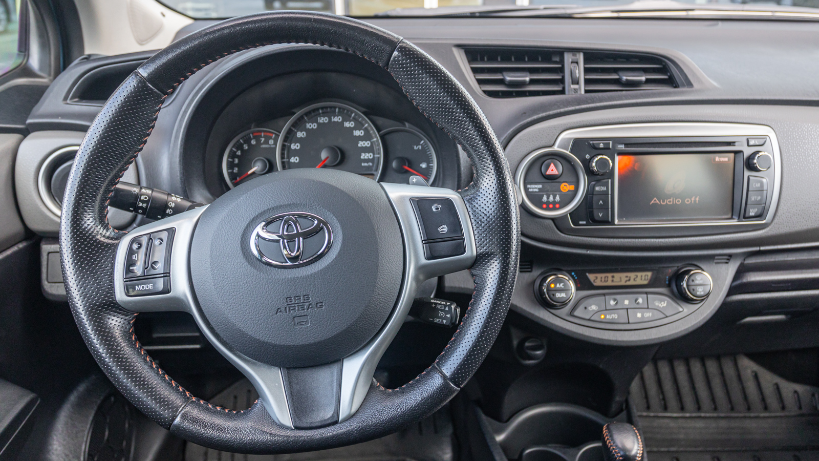 Toyota YARIS 2012 року, Хетчбек, Тойота Центр Дніпро "Алмаз Мотор" на Запорізькому шосе, м.Дніпро | Фото № 9 Toyota YARIS 2012 року з пробігом 101108 км, Хетчбек, Тойота Центр Дніпро "Алмаз Мотор" на Запорізькому шосе, м.Дніпро - 495000 ГРН | Фото № 9
