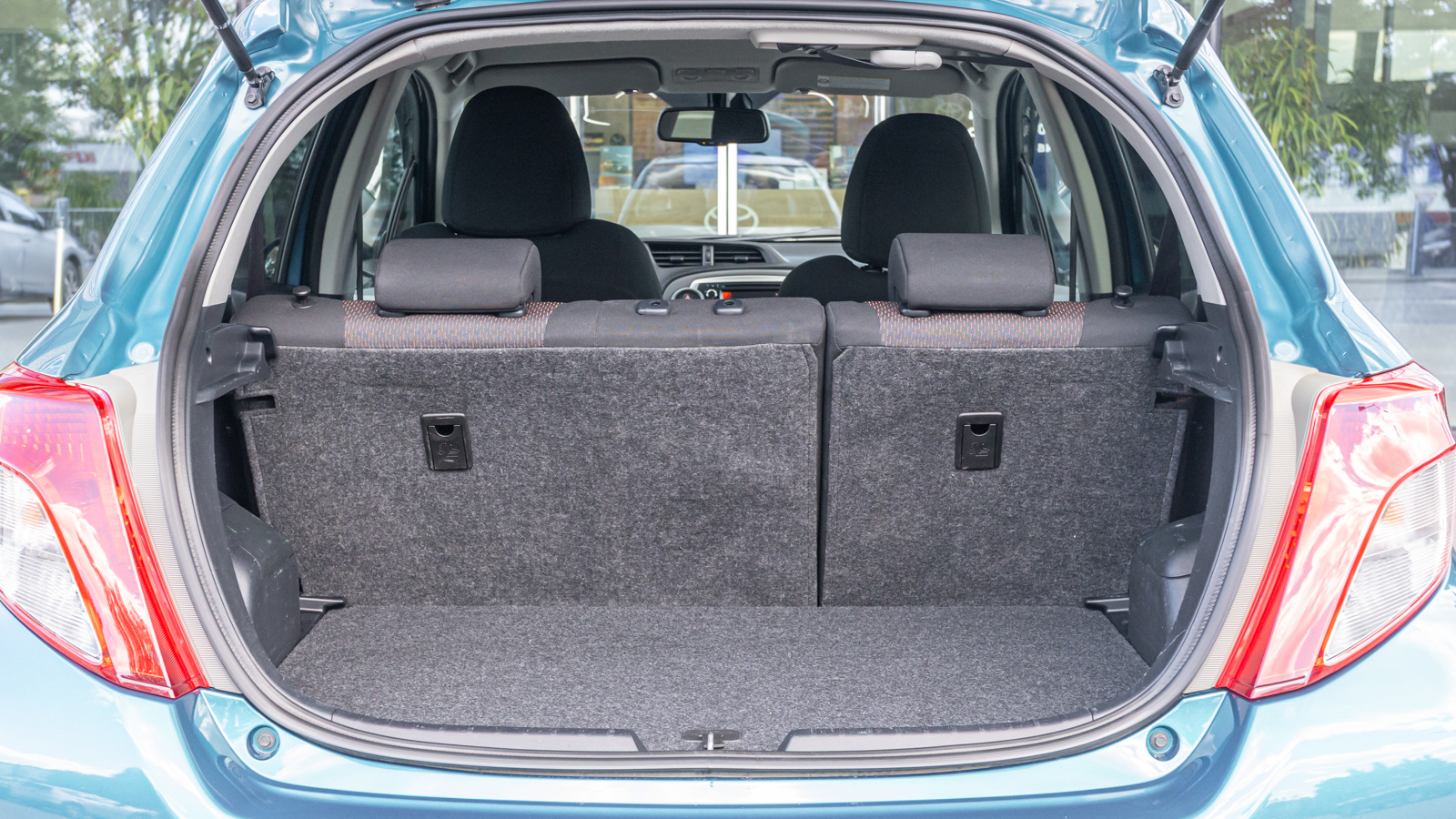 Toyota YARIS 2012 року, Хетчбек, Тойота Центр Дніпро "Алмаз Мотор" на Запорізькому шосе, м.Дніпро | Фото № 10 Toyota YARIS 2012 року з пробігом 101108 км, Хетчбек, Тойота Центр Дніпро "Алмаз Мотор" на Запорізькому шосе, м.Дніпро - 495000 ГРН | Фото № 10