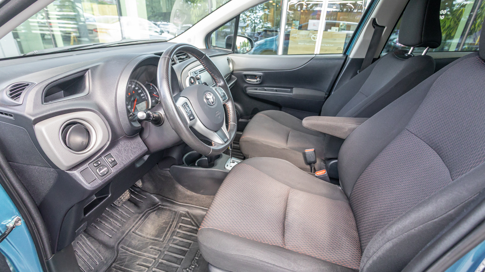 Toyota YARIS 2012 року, Хетчбек, Тойота Центр Дніпро "Алмаз Мотор" на Запорізькому шосе, м.Дніпро | Фото № 12 Toyota YARIS 2012 року з пробігом 101108 км, Хетчбек, Тойота Центр Дніпро "Алмаз Мотор" на Запорізькому шосе, м.Дніпро - 495000 ГРН | Фото № 12