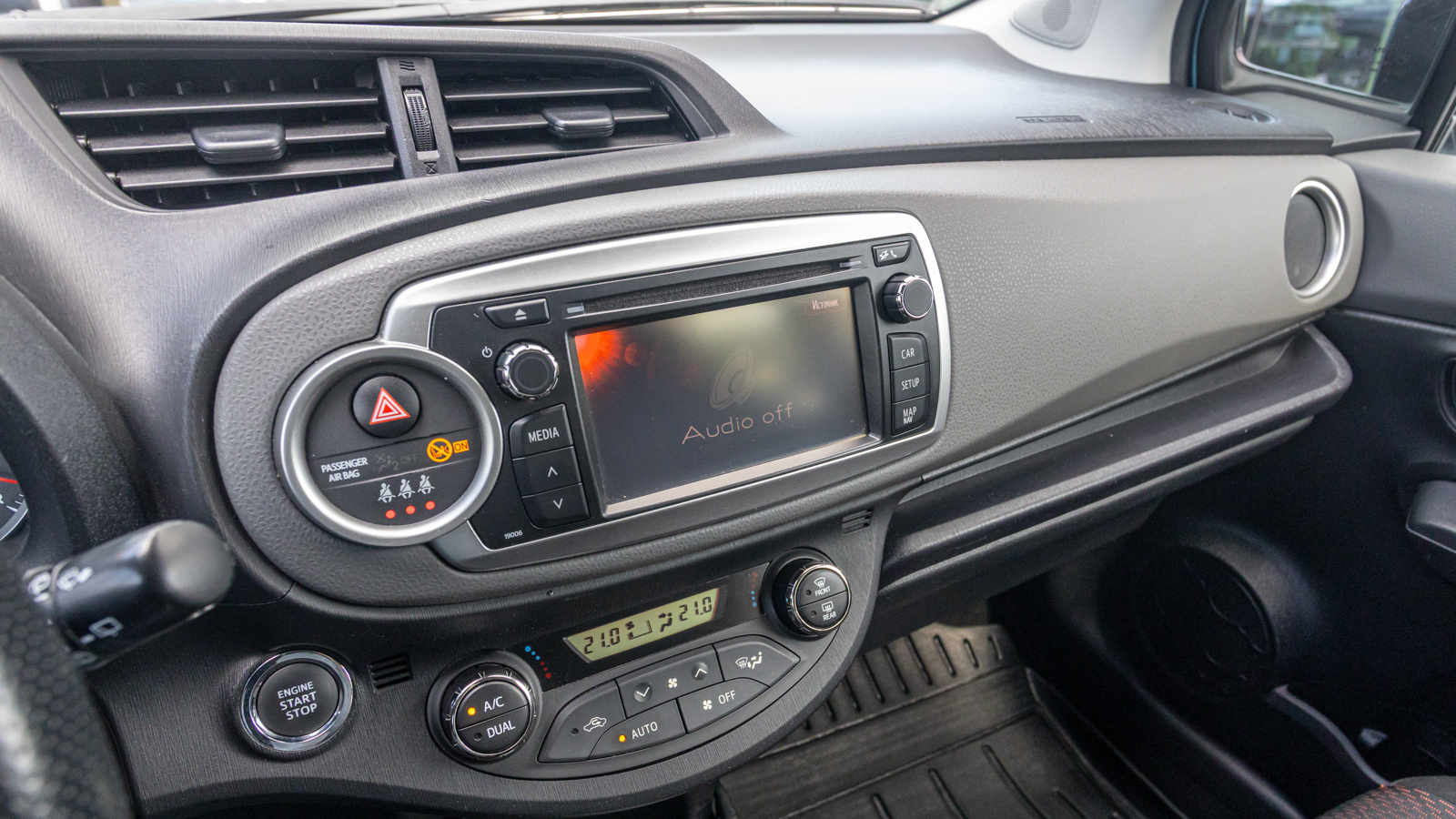 Toyota YARIS 2012 року, Хетчбек, Тойота Центр Дніпро "Алмаз Мотор" на Запорізькому шосе, м.Дніпро | Фото № 15 Toyota YARIS 2012 року з пробігом 101108 км, Хетчбек, Тойота Центр Дніпро "Алмаз Мотор" на Запорізькому шосе, м.Дніпро - 495000 ГРН | Фото № 15