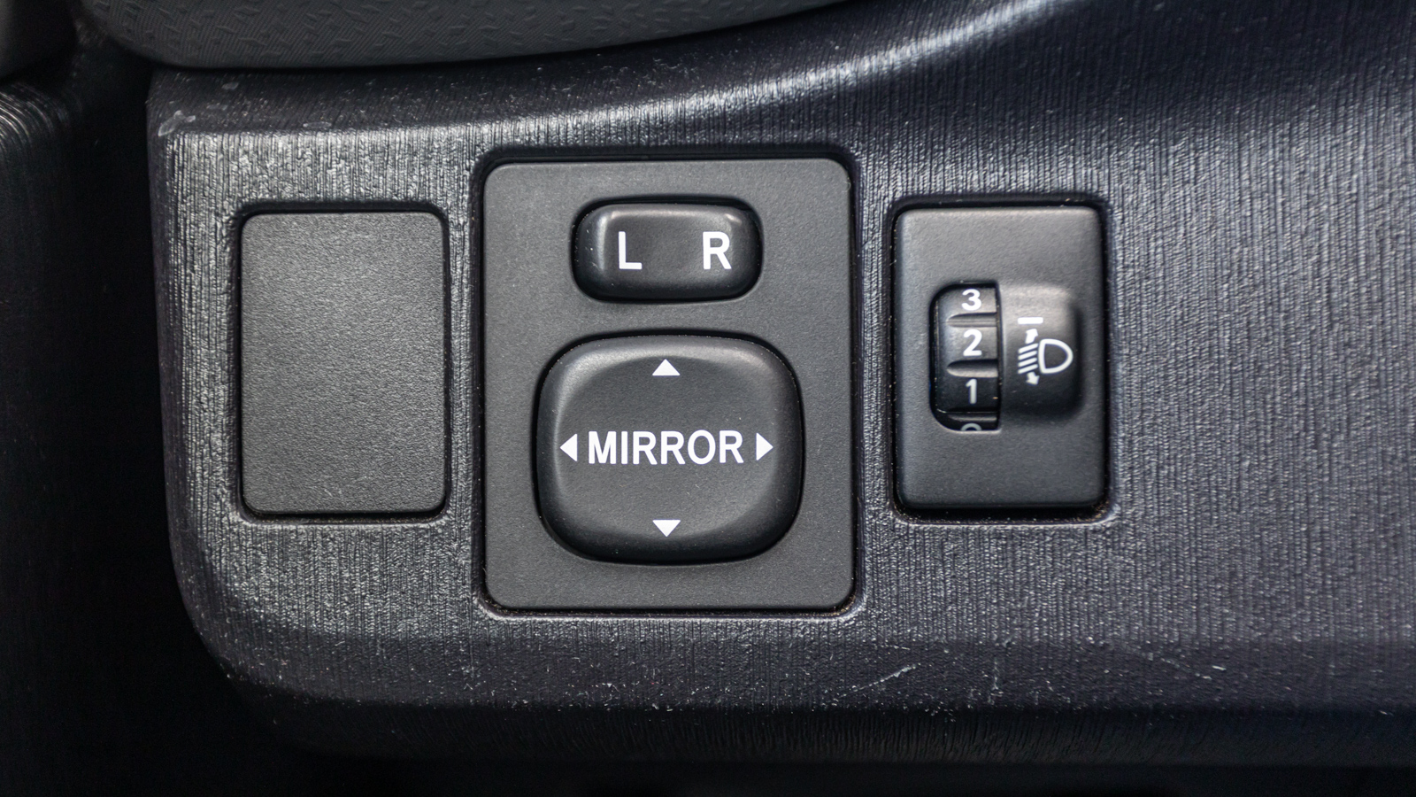 Toyota YARIS 2012 року, Хетчбек, Тойота Центр Дніпро "Алмаз Мотор" на Запорізькому шосе, м.Дніпро | Фото № 22 Toyota YARIS 2012 року з пробігом 101108 км, Хетчбек, Тойота Центр Дніпро "Алмаз Мотор" на Запорізькому шосе, м.Дніпро - 495000 ГРН | Фото № 22