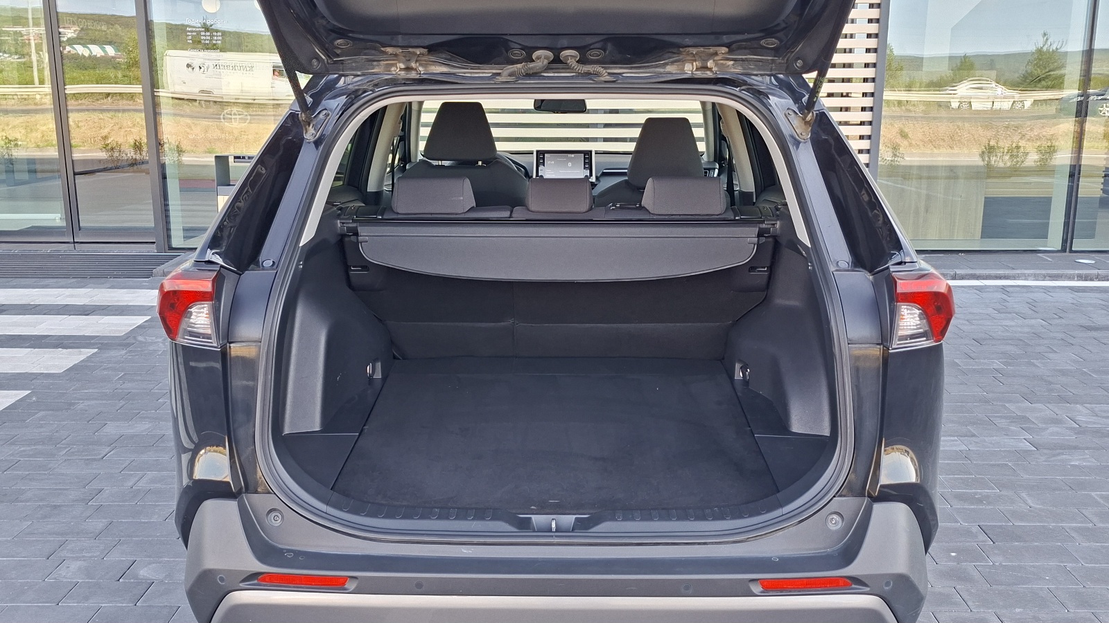 Toyota RAV4 2019 року, Універсал, Тойота Центр Ужгород "Карат Мотор", м.Ужгород | Фото № 10 Toyota RAV4 2019 року з пробігом 190450 км, Універсал, Тойота Центр Ужгород "Карат Мотор", м.Ужгород - 1250000 ГРН | Фото № 10