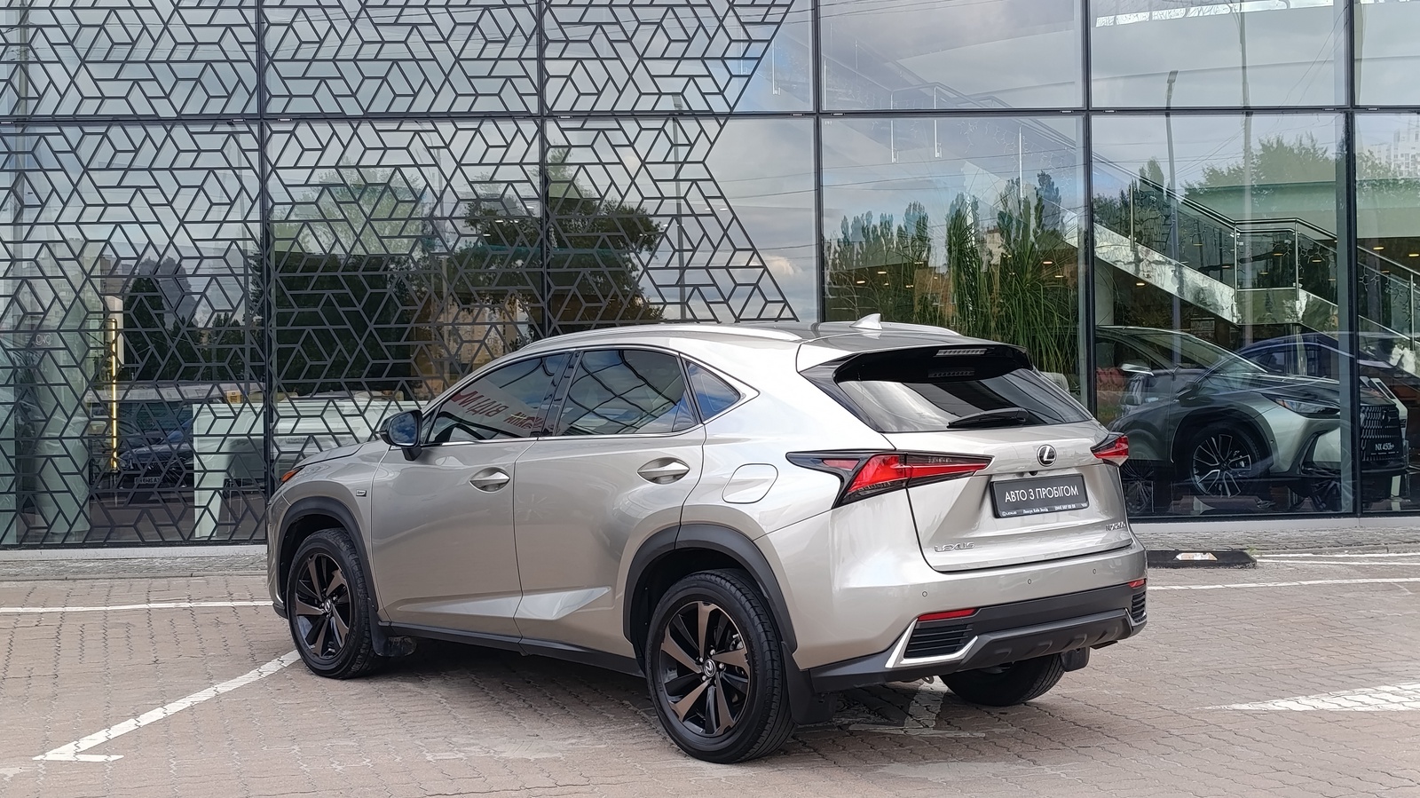Lexus NX 2019 року, Універсал, Лексус Київ Захід, м.Київ | Фото № 2 Lexus NX 2019 року з пробігом 85102 км, Універсал, Лексус Київ Захід, м.Київ - 1440000 ГРН | Фото № 2