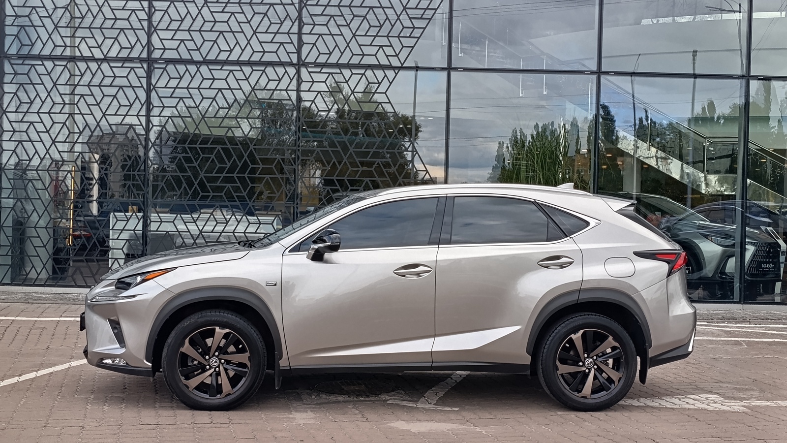 Lexus NX 2019 року, Універсал, Лексус Київ Захід, м.Київ | Фото № 3 Lexus NX 2019 року з пробігом 85102 км, Універсал, Лексус Київ Захід, м.Київ - 1440000 ГРН | Фото № 3