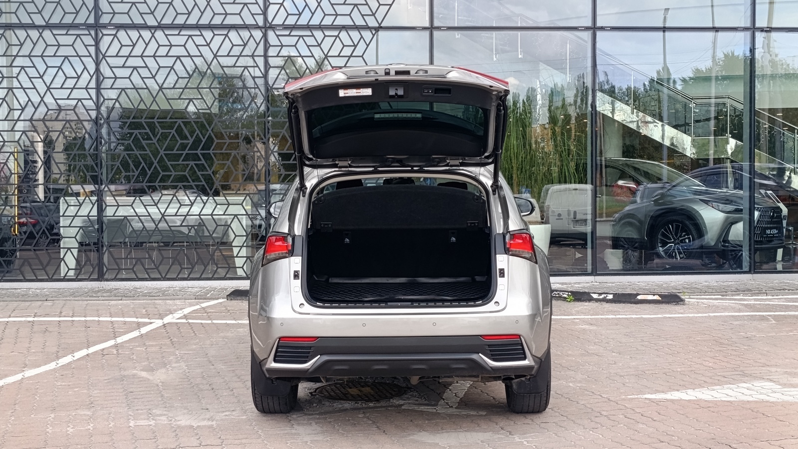 Lexus NX 2019 року, Універсал, Лексус Київ Захід, м.Київ | Фото № 10 Lexus NX 2019 року з пробігом 85102 км, Універсал, Лексус Київ Захід, м.Київ - 1440000 ГРН | Фото № 10