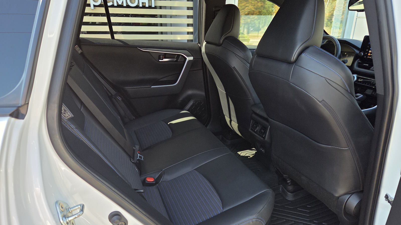 Toyota RAV4 2025 року, Універсал, Тойота Центр Кропивницький "Мотор - Олві", м.Кропивницький | Фото № 7 Toyota RAV4 2025 року з пробігом 33765 км, Універсал, Тойота Центр Кропивницький "Мотор - Олві", м.Кропивницький - 1850000 ГРН | Фото № 7