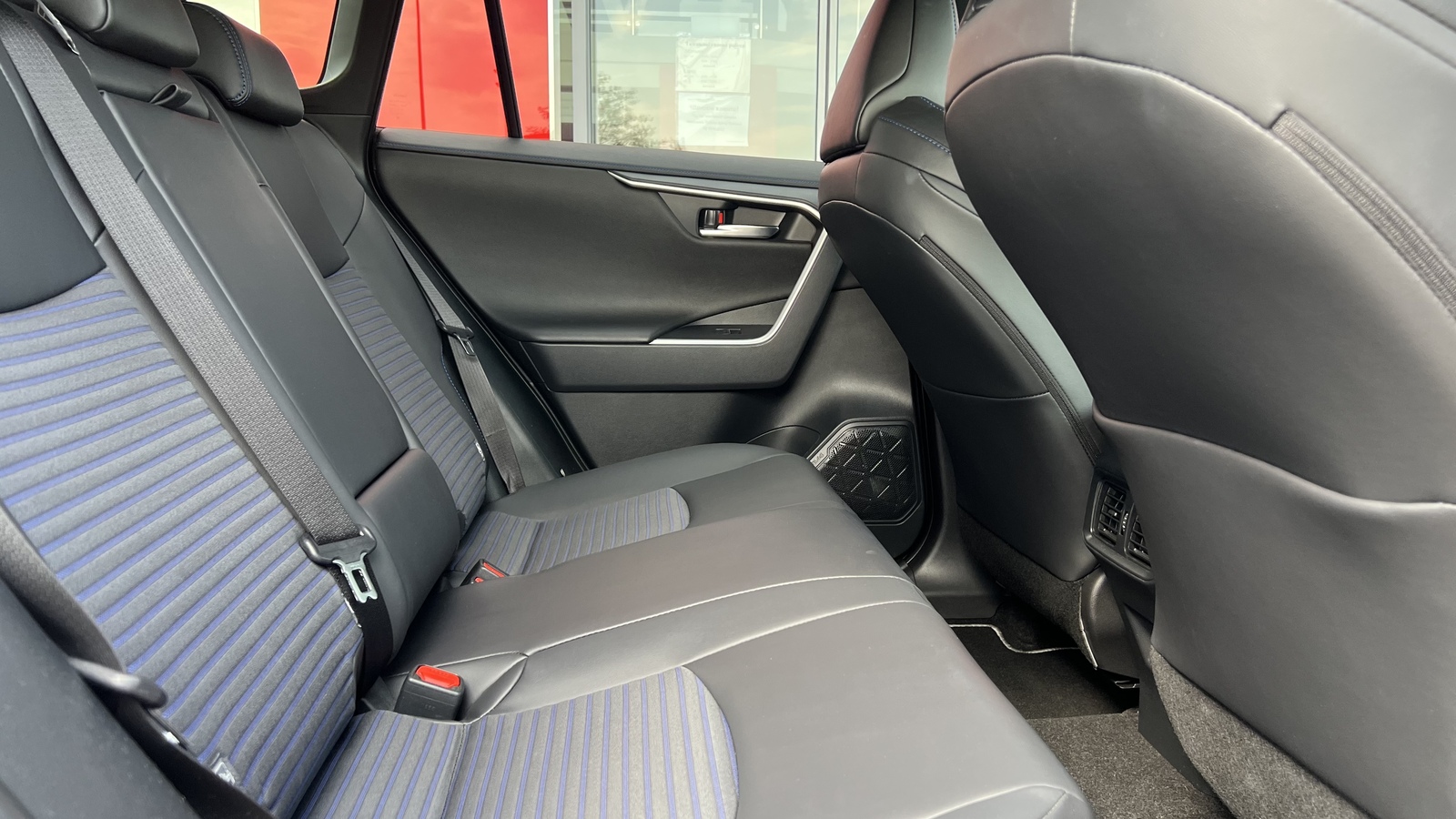 Toyota RAV4 2025 року, Універсал, Тойота Центр Вінниця "Преміум Мотор", м.Вінниця | Фото № 7 Toyota RAV4 2025 року з пробігом 16545 км, Універсал, Тойота Центр Вінниця "Преміум Мотор", м.Вінниця - 1935000 ГРН | Фото № 7