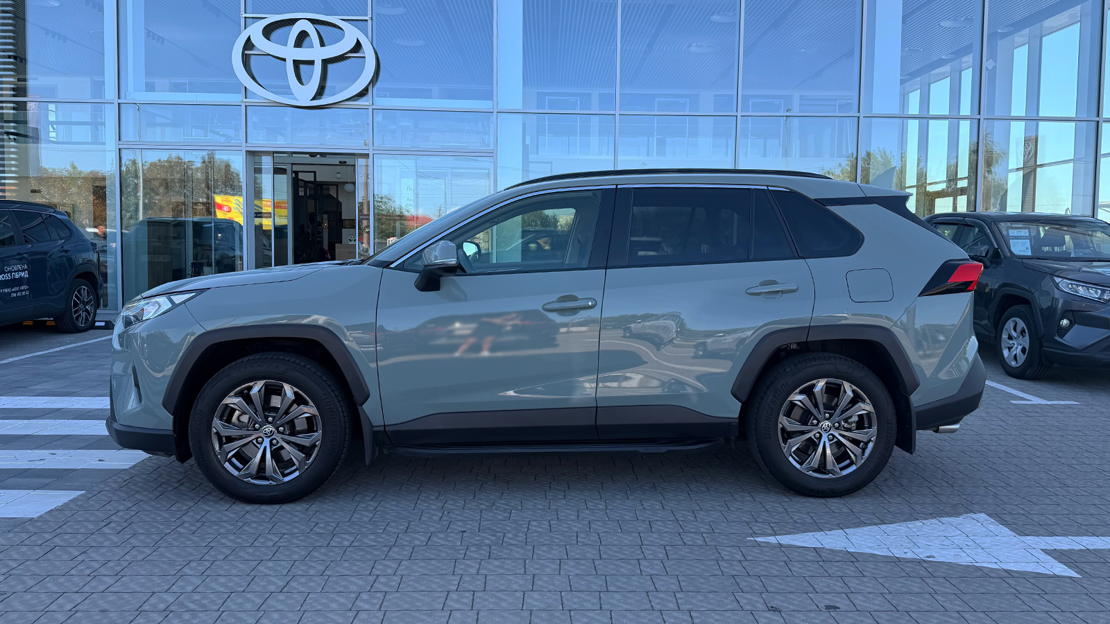 Toyota RAV4 2023 року, Універсал, Тойота Центр Рівне "Агат Авто", м.Рівне | Фото № 3 Toyota RAV4 2023 року з пробігом 30034 км, Універсал, Тойота Центр Рівне "Агат Авто", м.Рівне - 1519800 ГРН | Фото № 3