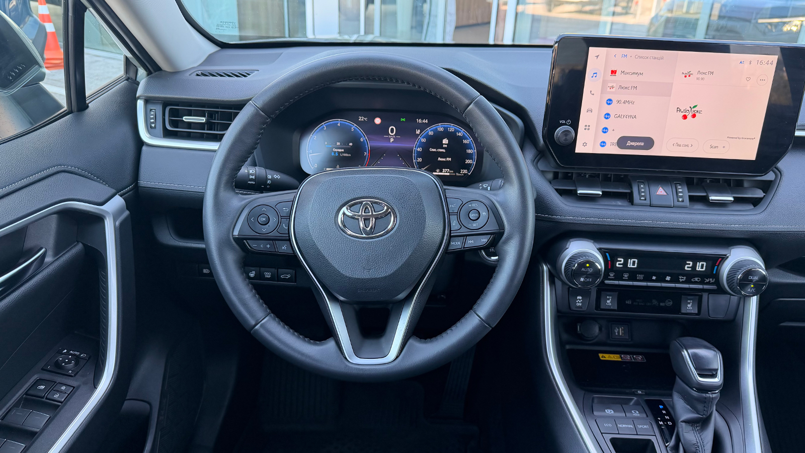 Toyota RAV4 2023 року, Універсал, Тойота Центр Рівне "Агат Авто", м.Рівне | Фото № 9 Toyota RAV4 2023 року з пробігом 30034 км, Універсал, Тойота Центр Рівне "Агат Авто", м.Рівне - 1519800 ГРН | Фото № 9