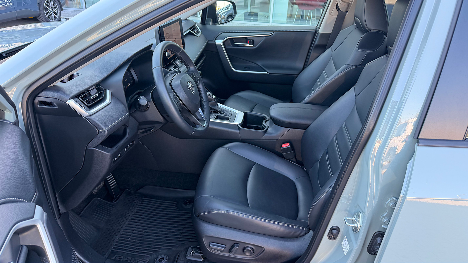 Toyota RAV4 2023 року, Універсал, Тойота Центр Рівне "Агат Авто", м.Рівне | Фото № 12 Toyota RAV4 2023 року з пробігом 30034 км, Універсал, Тойота Центр Рівне "Агат Авто", м.Рівне - 1519800 ГРН | Фото № 12