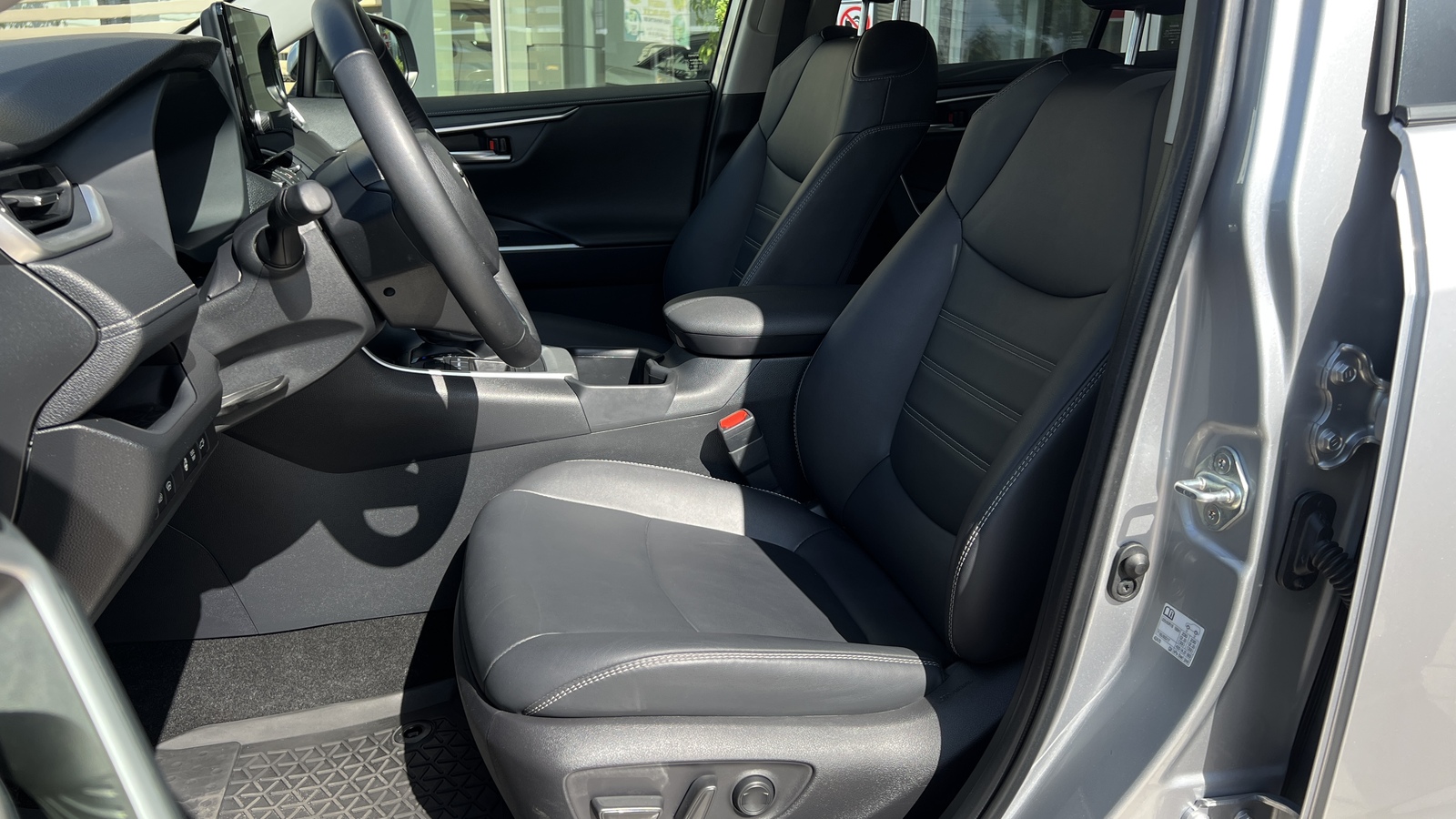 Toyota RAV4 2025 року, Універсал, Тойота Центр Чернігів "Соллі-Плюс", м.Чернігів | Фото № 12 Toyota RAV4 2025 року з пробігом 28197 км, Універсал, Тойота Центр Чернігів "Соллі-Плюс", м.Чернігів - 1732500 ГРН | Фото № 12