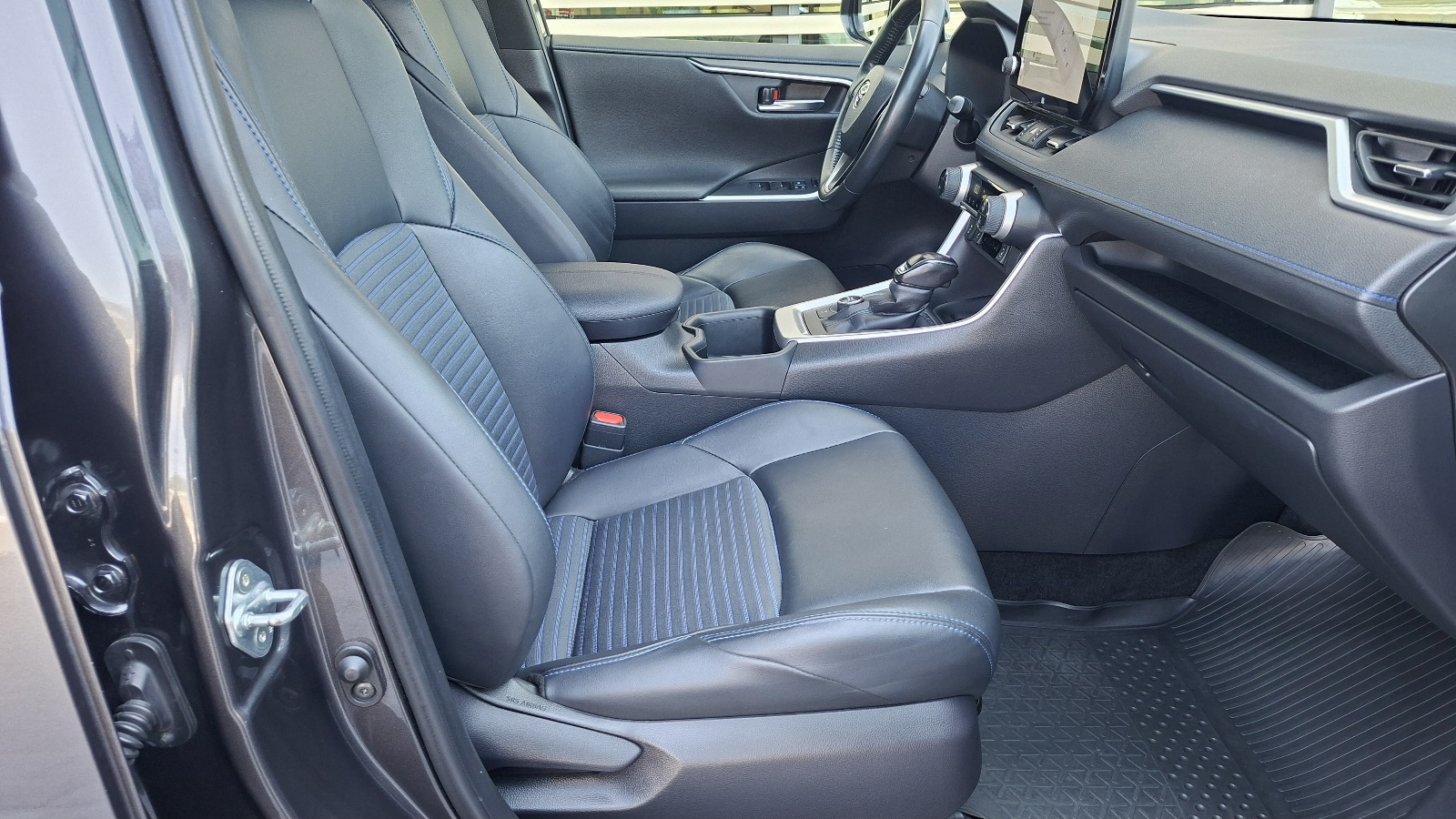 Toyota RAV4 2024 року, Універсал, Тойота Центр Ужгород "Карат Мотор", м.Ужгород | Фото № 6 Toyota RAV4 2024 року з пробігом 70812 км, Універсал, Тойота Центр Ужгород "Карат Мотор", м.Ужгород - 1800000 ГРН | Фото № 6