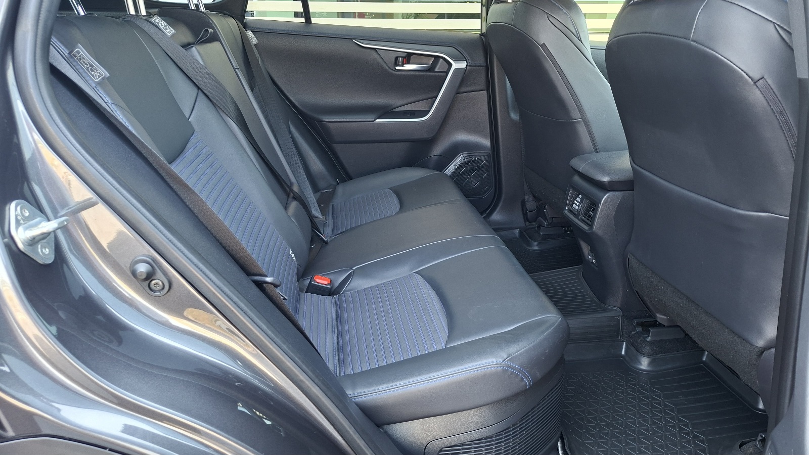 Toyota RAV4 2024 року, Універсал, Тойота Центр Ужгород "Карат Мотор", м.Ужгород | Фото № 7 Toyota RAV4 2024 року з пробігом 70812 км, Універсал, Тойота Центр Ужгород "Карат Мотор", м.Ужгород - 1800000 ГРН | Фото № 7