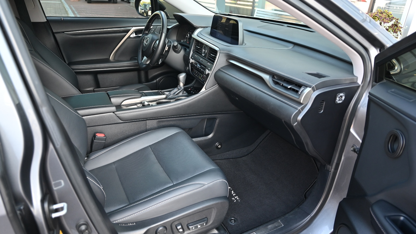 Lexus RX 2019 року, Універсал, Тойота Центр Київ "Сіті Плаза", м.Київ | Фото № 6 Lexus RX 2019 року з пробігом 77057 км, Універсал, Тойота Центр Київ "Сіті Плаза", м.Київ - 1828230 ГРН | Фото № 6