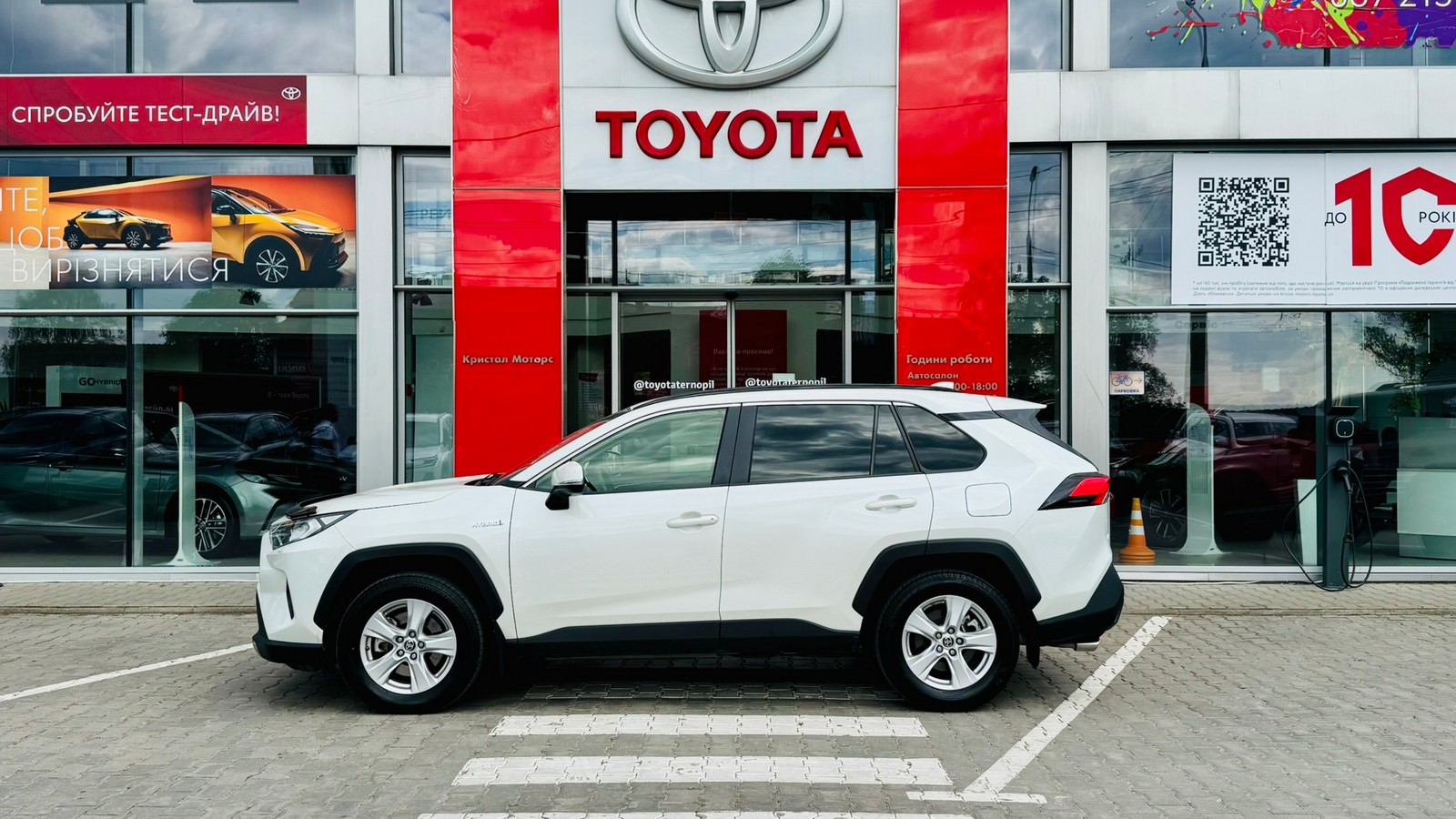 Toyota RAV4 2021 року з пробігом 48569 км, Універсал, Тойота Центр Тернопіль "Кристал Моторс", м.Тернопіль - 1485000 ГРН | Фото № 3