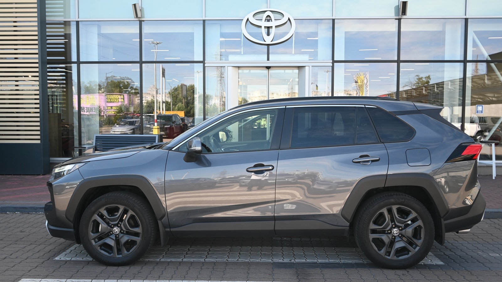 Toyota RAV4 2023 року з пробігом 74368 км, Універсал, Тойота Центр Київ "Сіті Плаза", м.Київ - 1906125 ГРН | Фото № 3