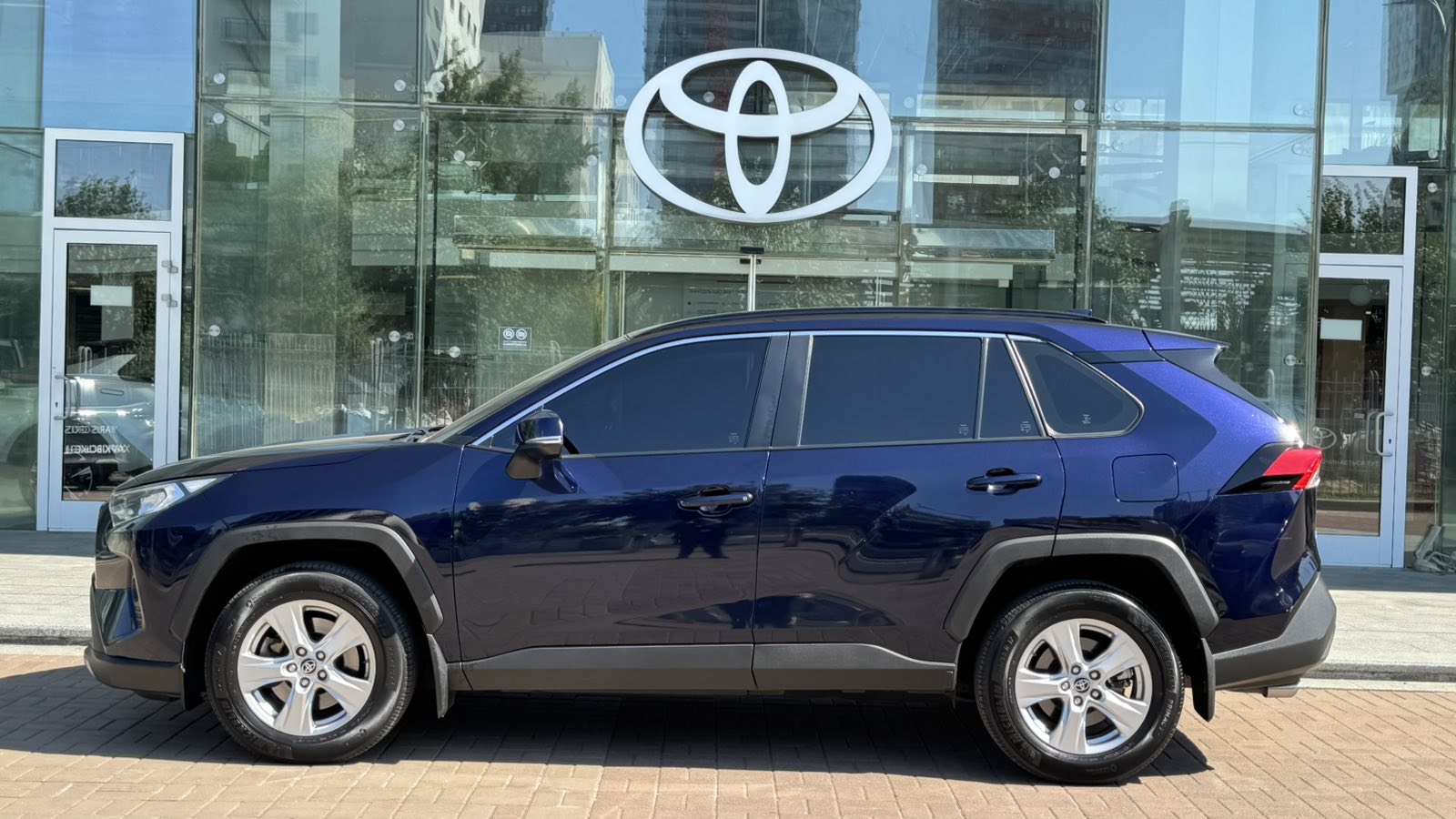 Toyota RAV4 2021 року з пробігом 55589 км, Універсал, Тойота Центр Київ "Автосаміт Укравто", м.Київ - 1400000 ГРН | Фото № 3
