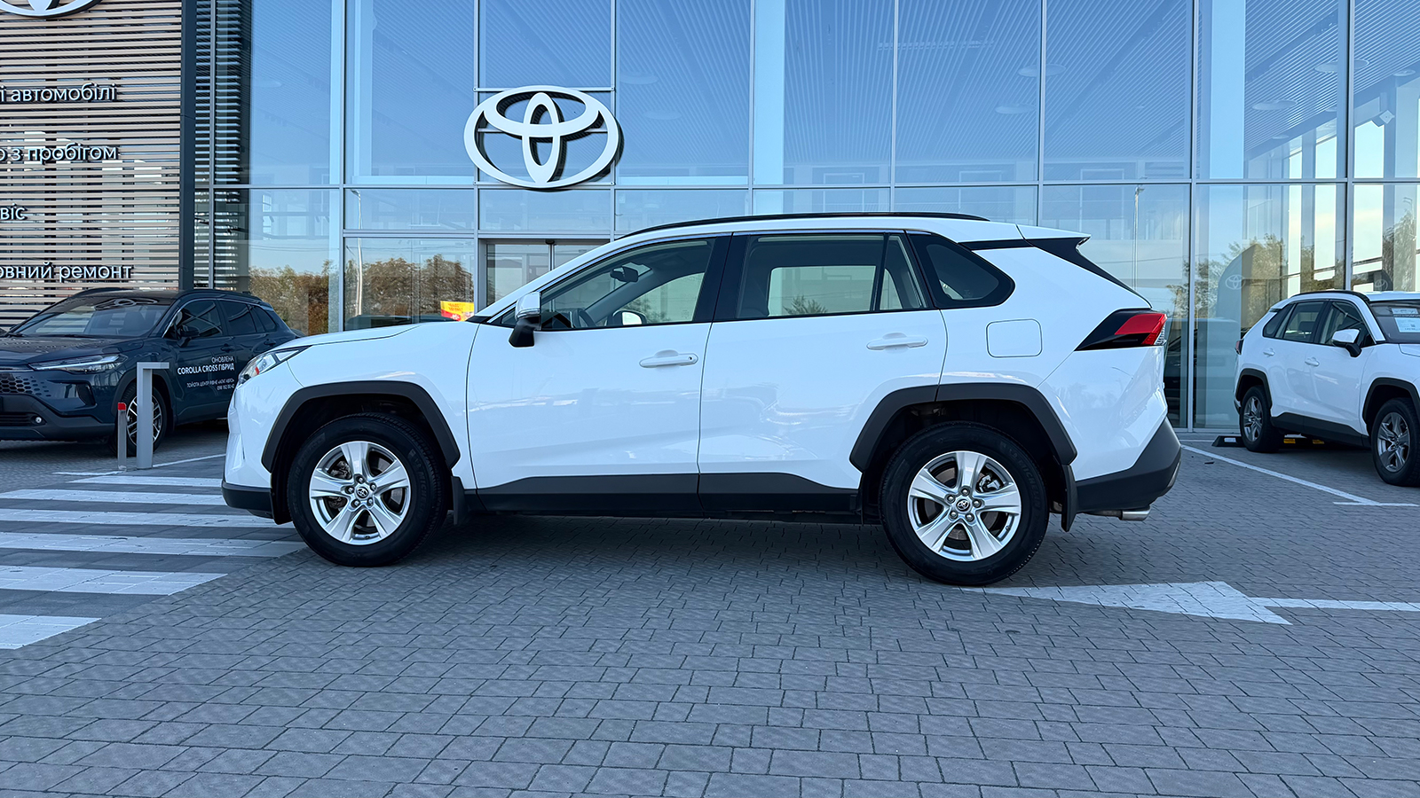 Toyota RAV4 2021 року з пробігом 36372 км, Універсал, Тойота Центр Рівне "Агат Авто", м.Рівне - 1251600 ГРН | Фото № 3