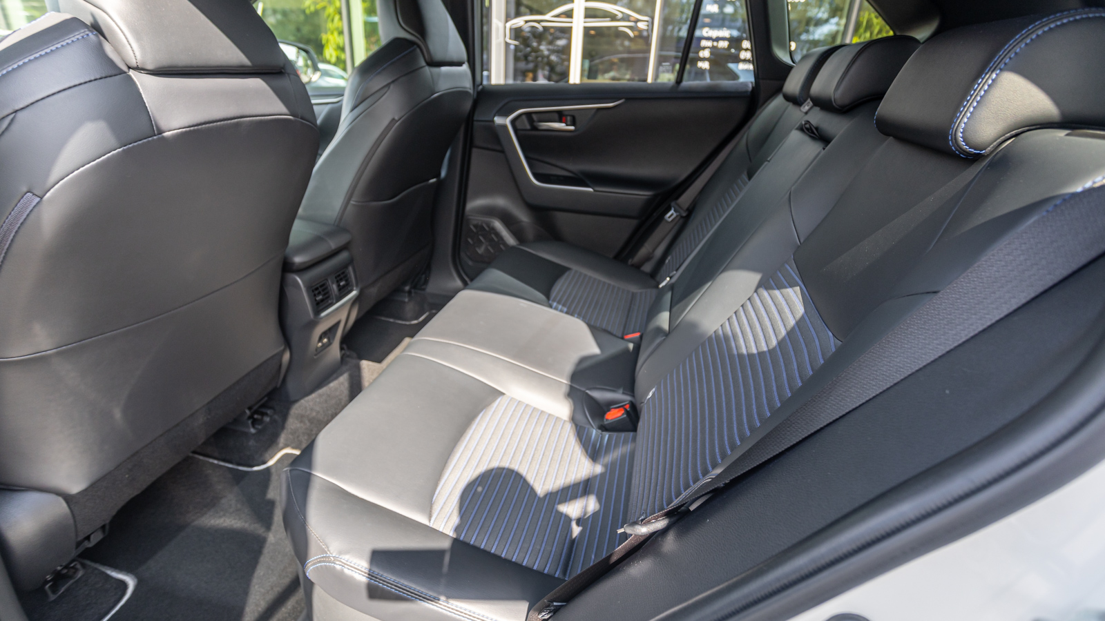 Toyota RAV4 2020 року з пробігом 33537 км, Універсал, Тойота Центр Дніпро "Алмаз Мотор" на Запорізькому шосе, м.Дніпро - 1600000 ГРН | Фото № 13
