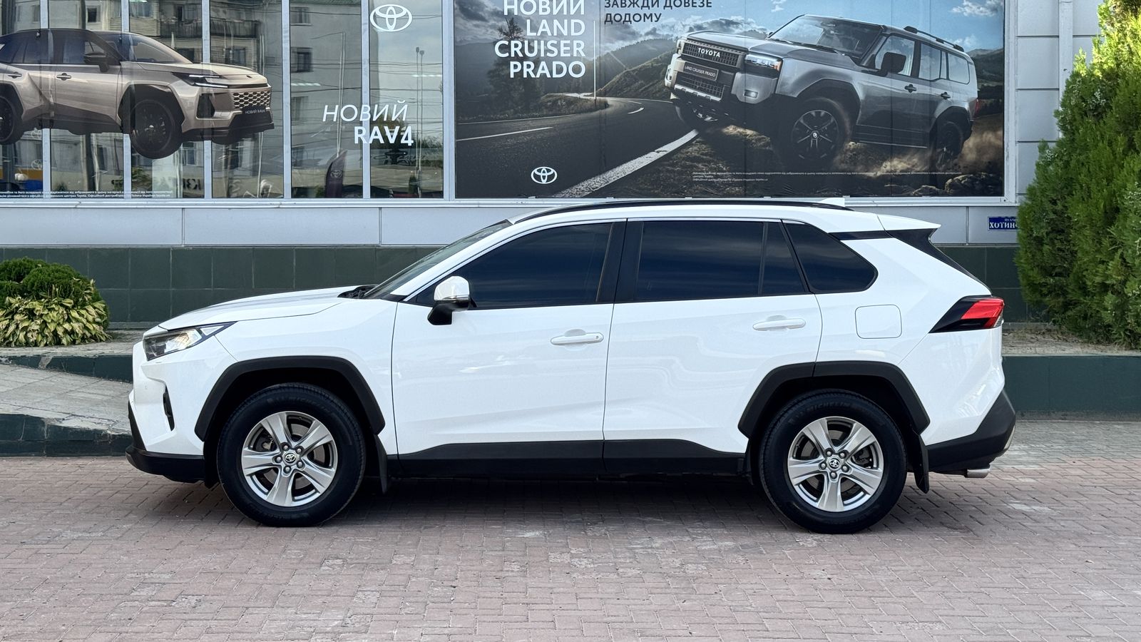 Toyota RAV4 2023 року, Універсал, Тойота Центр Чернівці "Олімп-Моторс", м.Чернівці | Фото № 3 Toyota RAV4 2023 року з пробігом 198023 км, Універсал, Тойота Центр Чернівці "Олімп-Моторс", м.Чернівці - 1180000 ГРН | Фото № 3
