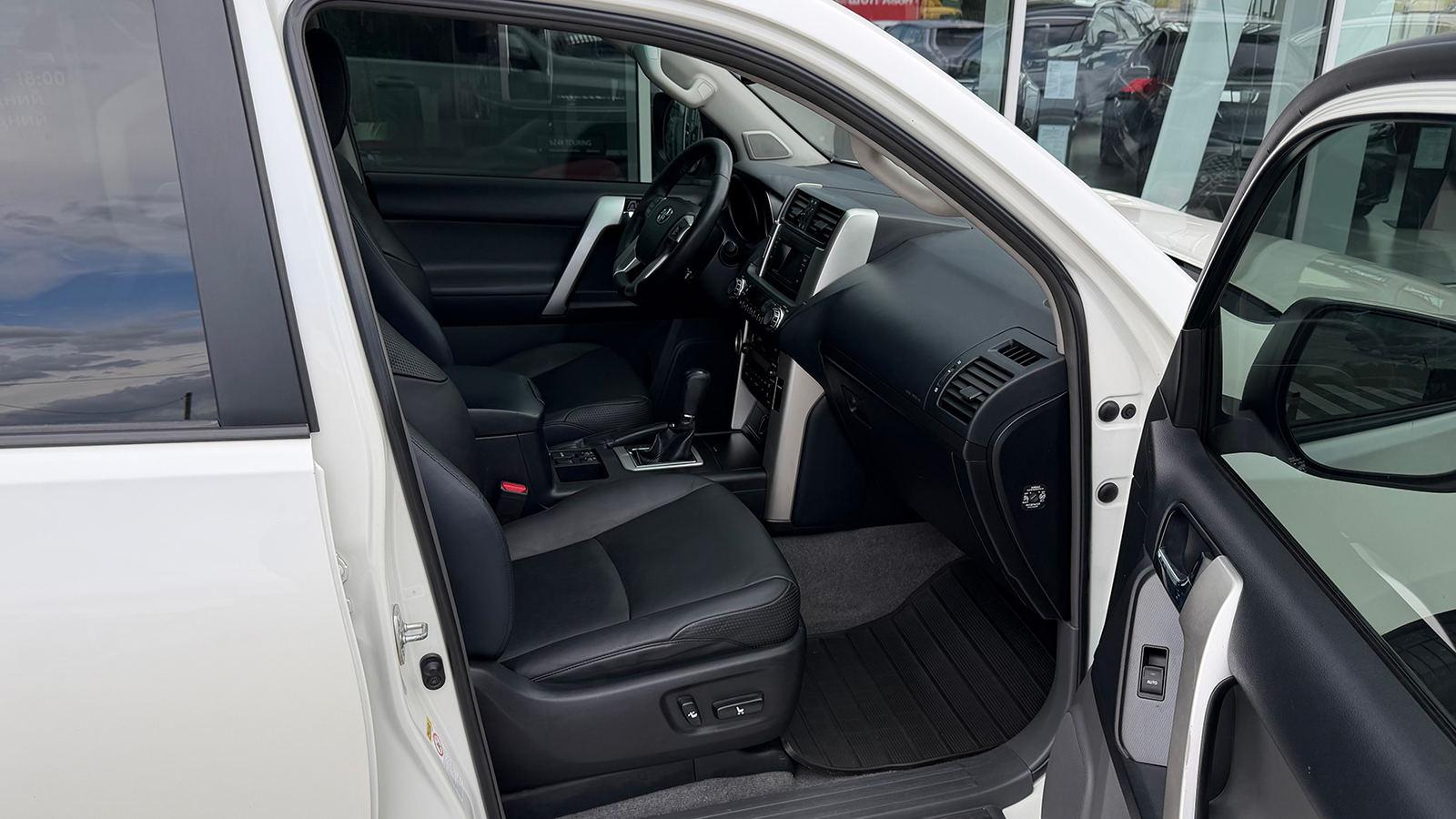 Toyota LAND CRUISER PRADO 2013 року, Універсал, Тойота Центр Рівне "Агат Авто", м.Рівне | Фото № 6 Toyota LAND CRUISER PRADO 2013 року з пробігом 263905 км, Універсал, Тойота Центр Рівне "Агат Авто", м.Рівне - 1054920 ГРН | Фото № 6