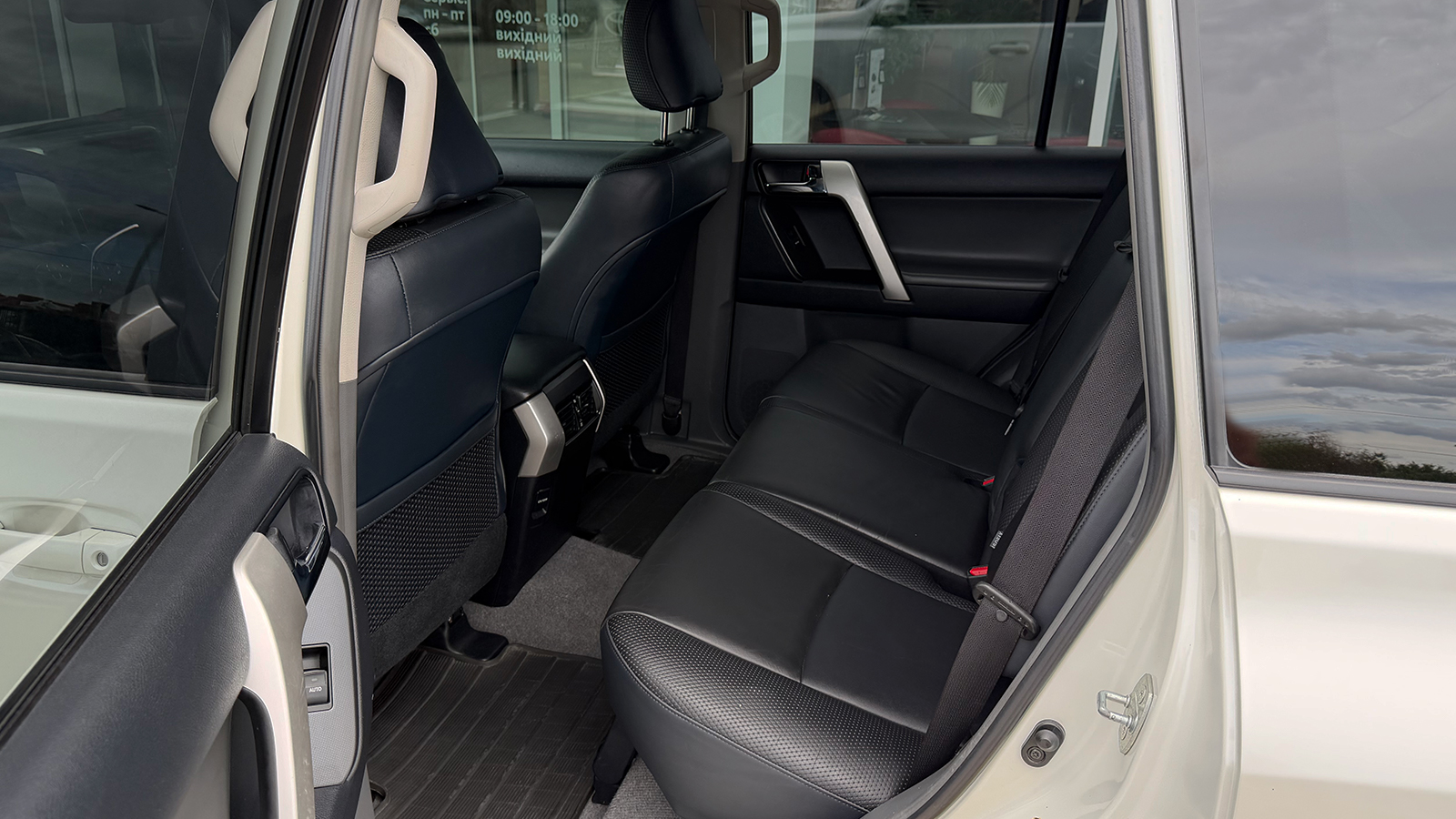 Toyota LAND CRUISER PRADO 2013 року, Універсал, Тойота Центр Рівне "Агат Авто", м.Рівне | Фото № 11 Toyota LAND CRUISER PRADO 2013 року з пробігом 263905 км, Універсал, Тойота Центр Рівне "Агат Авто", м.Рівне - 1054920 ГРН | Фото № 11
