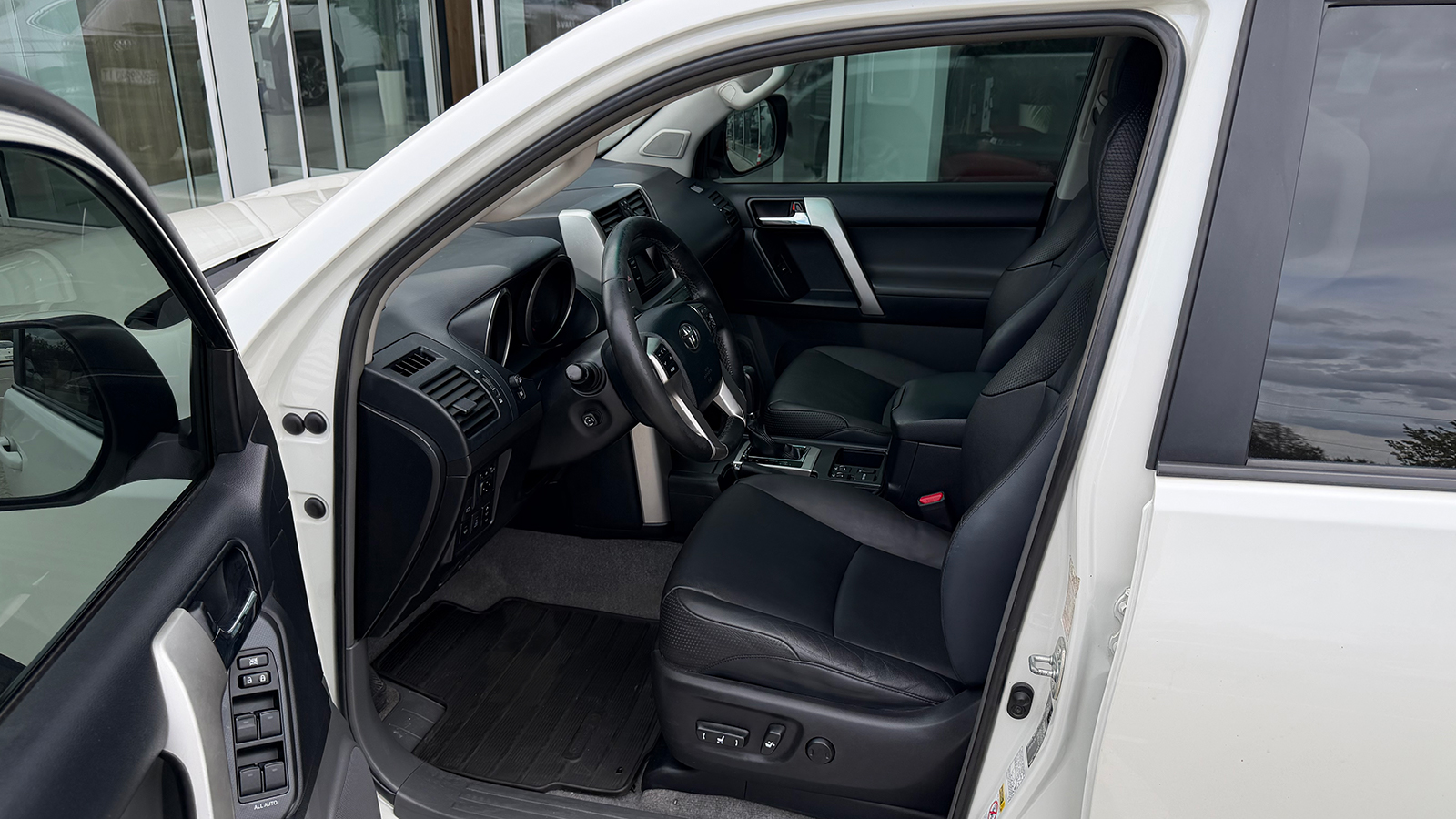 Toyota LAND CRUISER PRADO 2013 року, Універсал, Тойота Центр Рівне "Агат Авто", м.Рівне | Фото № 12 Toyota LAND CRUISER PRADO 2013 року з пробігом 263905 км, Універсал, Тойота Центр Рівне "Агат Авто", м.Рівне - 1054920 ГРН | Фото № 12