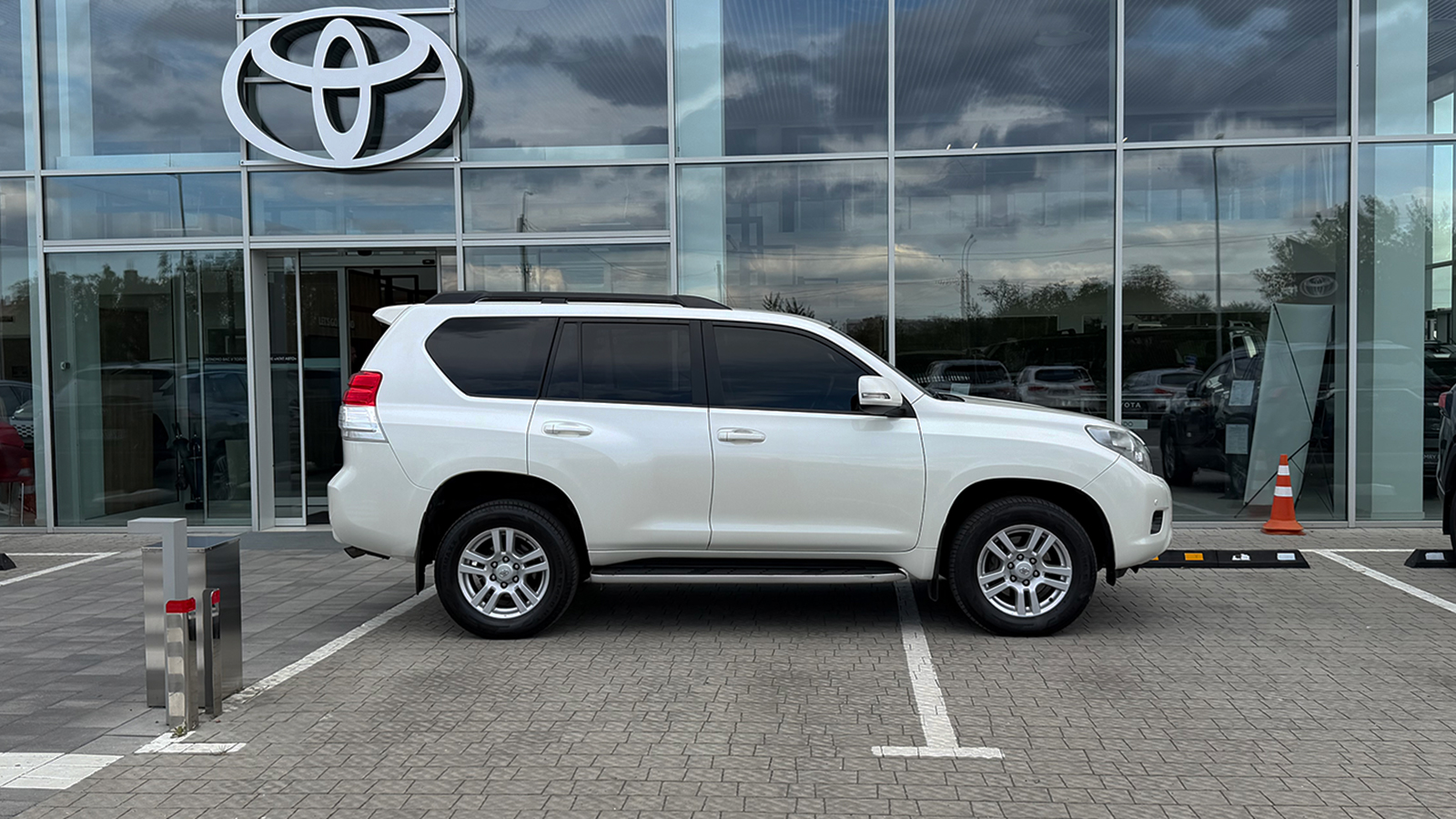Toyota LAND CRUISER PRADO 2013 року, Універсал, Тойота Центр Рівне "Агат Авто", м.Рівне | Фото № 17 Toyota LAND CRUISER PRADO 2013 року з пробігом 263905 км, Універсал, Тойота Центр Рівне "Агат Авто", м.Рівне - 1054920 ГРН | Фото № 17
