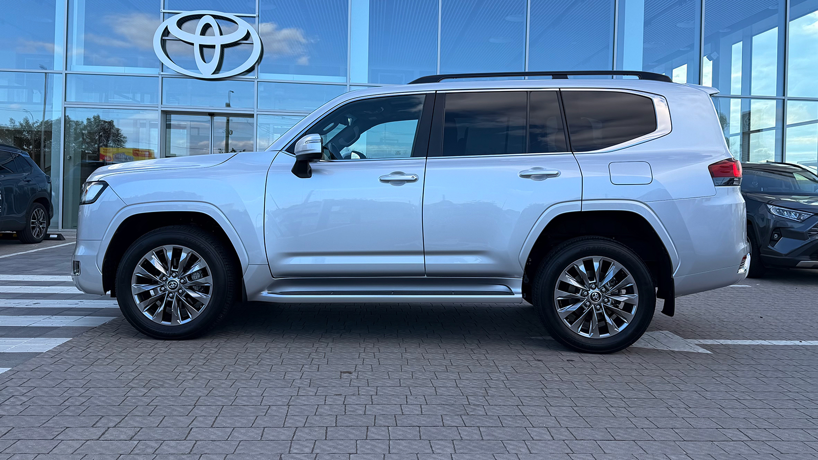 Toyota LAND CRUISER 2023 року з пробігом 71658 км, Універсал, Тойота Центр Рівне "Агат Авто", м.Рівне - 3531300 ГРН | Фото № 3