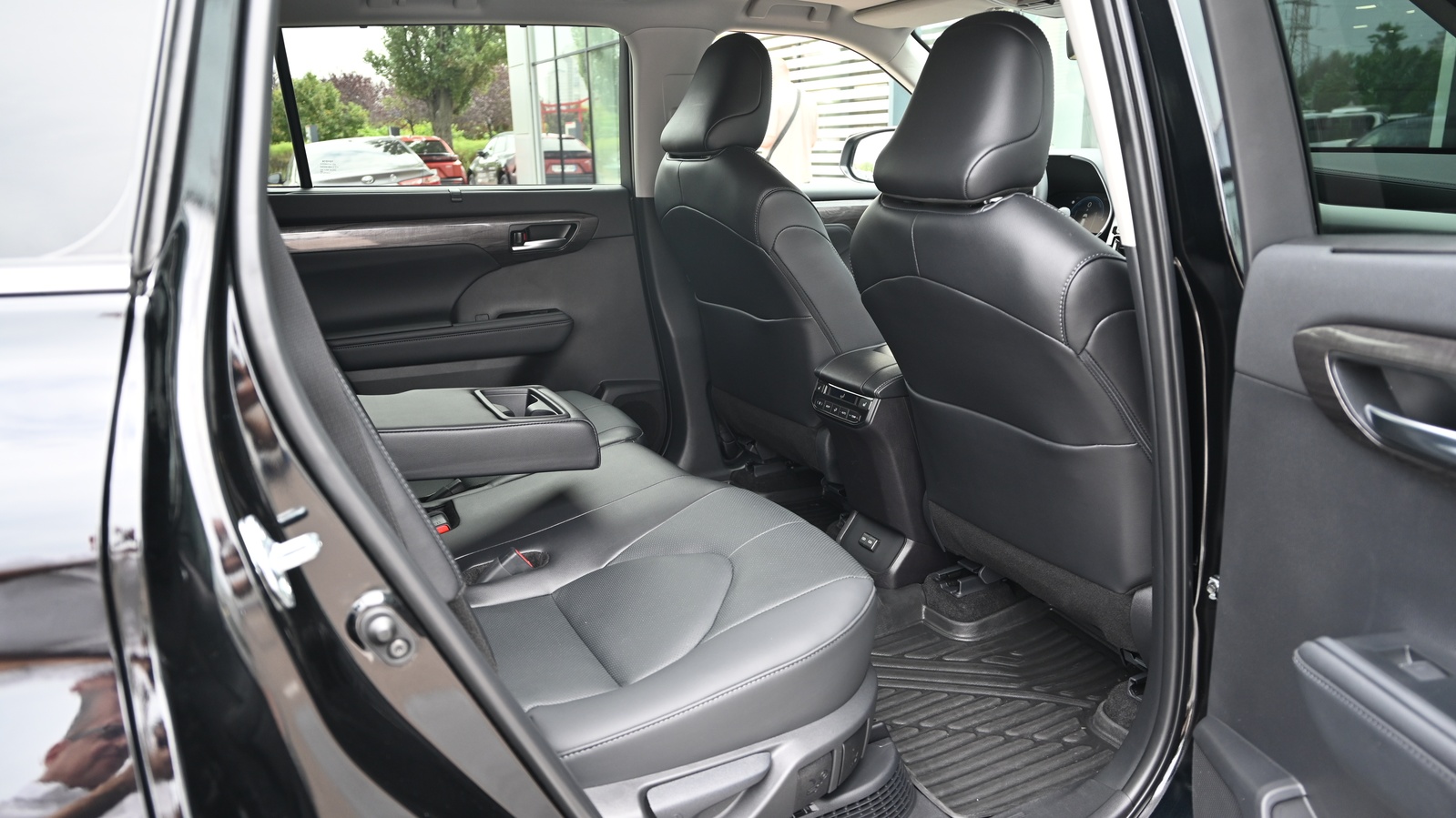 Toyota HIGHLANDER 2025 року, Універсал, Тойота Центр Київ "Сіті Плаза", м.Київ | Фото № 7 Toyota HIGHLANDER 2025 року з пробігом 17360 км, Універсал, Тойота Центр Київ "Сіті Плаза", м.Київ - 2998250 ГРН | Фото № 7