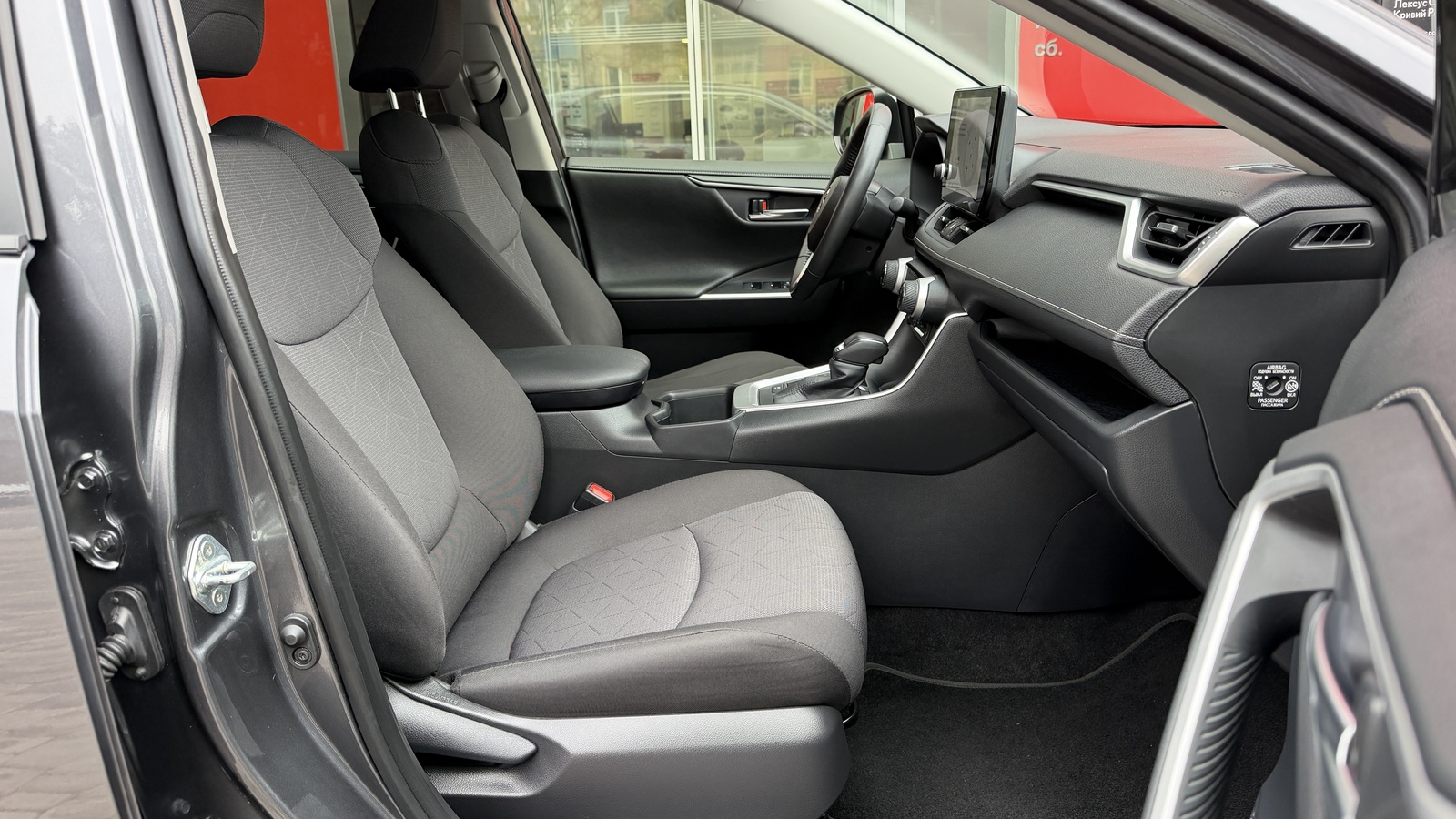 Toyota RAV4 2024 року, Універсал, Тойота Центр Кривий Ріг "Алмаз Сістем", м.Кривий Ріг | Фото № 6 Toyota RAV4 2024 року з пробігом 37853 км, Універсал, Тойота Центр Кривий Ріг "Алмаз Сістем", м.Кривий Ріг - 1570000 ГРН | Фото № 6