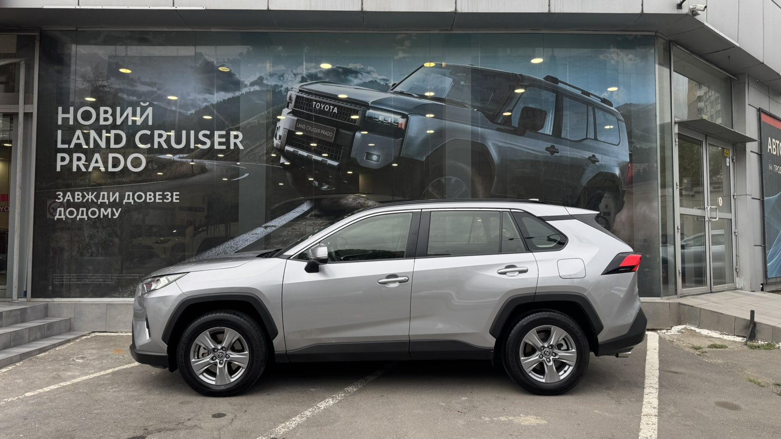 Toyota RAV4 2023 року, Універсал, Тойота Центр Одеса "ВіДі Пальміра", м.Одеса | Фото № 3 Toyota RAV4 2023 року з пробігом 27999 км, Універсал, Тойота Центр Одеса "ВіДі Пальміра", м.Одеса - 1676000 ГРН | Фото № 3