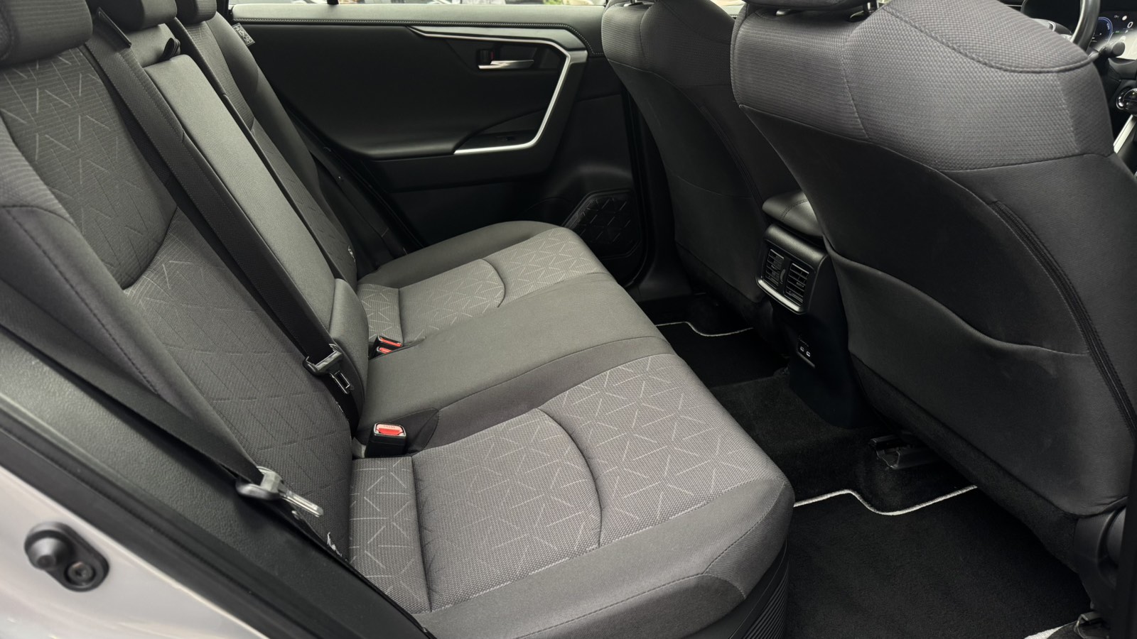 Toyota RAV4 2023 року, Універсал, Тойота Центр Одеса "ВіДі Пальміра", м.Одеса | Фото № 7 Toyota RAV4 2023 року з пробігом 27999 км, Універсал, Тойота Центр Одеса "ВіДі Пальміра", м.Одеса - 1676000 ГРН | Фото № 7