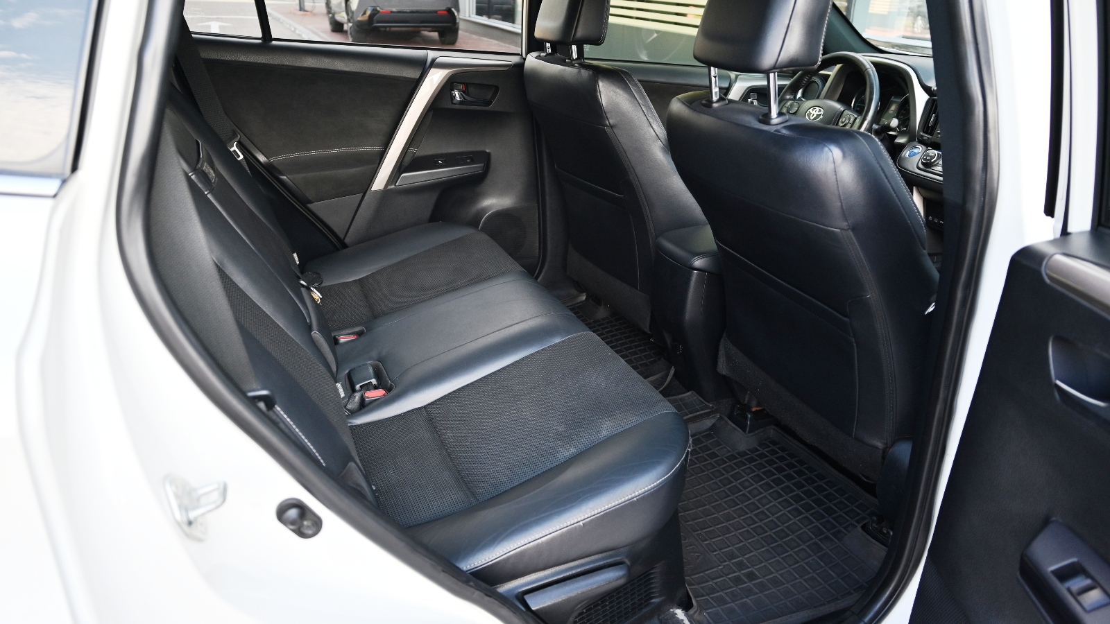 Toyota RAV4 2018 року, Універсал, Тойота Центр Київ "Сіті Плаза", м.Київ | Фото № 7 Toyota RAV4 2018 року з пробігом 115179 км, Універсал, Тойота Центр Київ "Сіті Плаза", м.Київ - 1024373 ГРН | Фото № 7