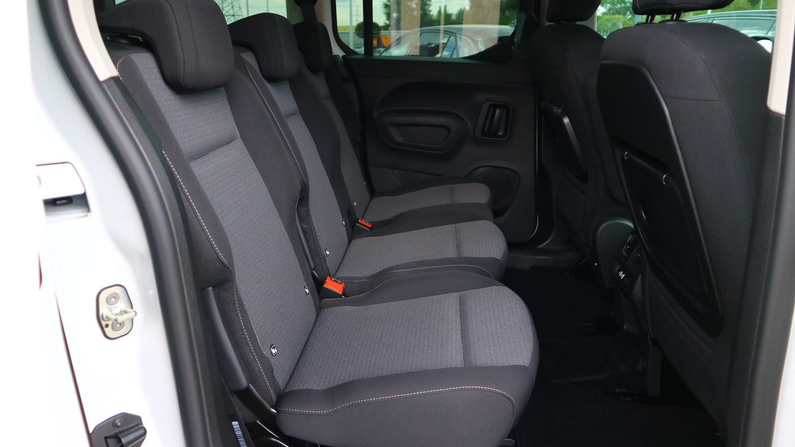 Toyota PROACE CITY VERSO 2025 року, Універсал, Тойота Центр Київ "Автосаміт Укравто Столичне", м.Київ | Фото № 7 Toyota PROACE CITY VERSO 2025 року з пробігом 4446 км, Універсал, Тойота Центр Київ "Автосаміт Укравто Столичне", м.Київ - 1480000 ГРН | Фото № 7