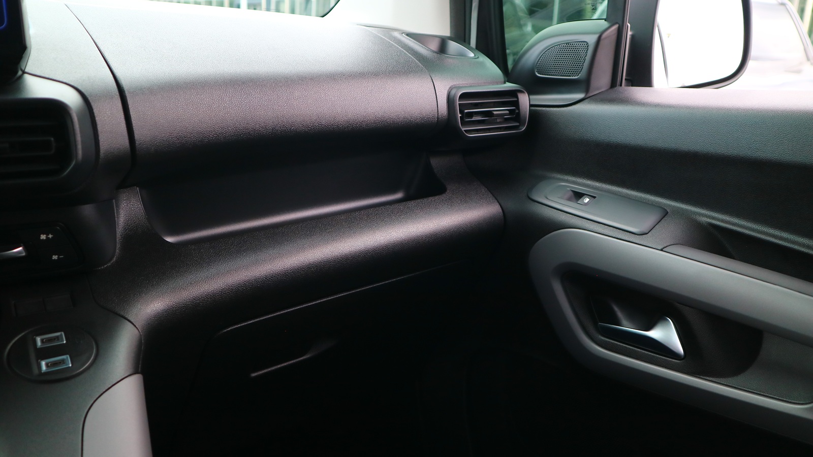 Toyota PROACE CITY VERSO 2025 року, Універсал, Тойота Центр Київ "Автосаміт Укравто Столичне", м.Київ | Фото № 17 Toyota PROACE CITY VERSO 2025 року з пробігом 4446 км, Універсал, Тойота Центр Київ "Автосаміт Укравто Столичне", м.Київ - 1480000 ГРН | Фото № 17