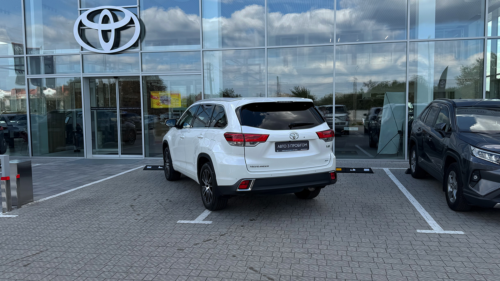 Toyota HIGHLANDER 2018 року, Універсал, Тойота Центр Рівне "Агат Авто", м.Рівне | Фото № 2 Toyota HIGHLANDER 2018 року з пробігом 13566 км, Універсал, Тойота Центр Рівне "Агат Авто", м.Рівне - 1676250 ГРН | Фото № 2