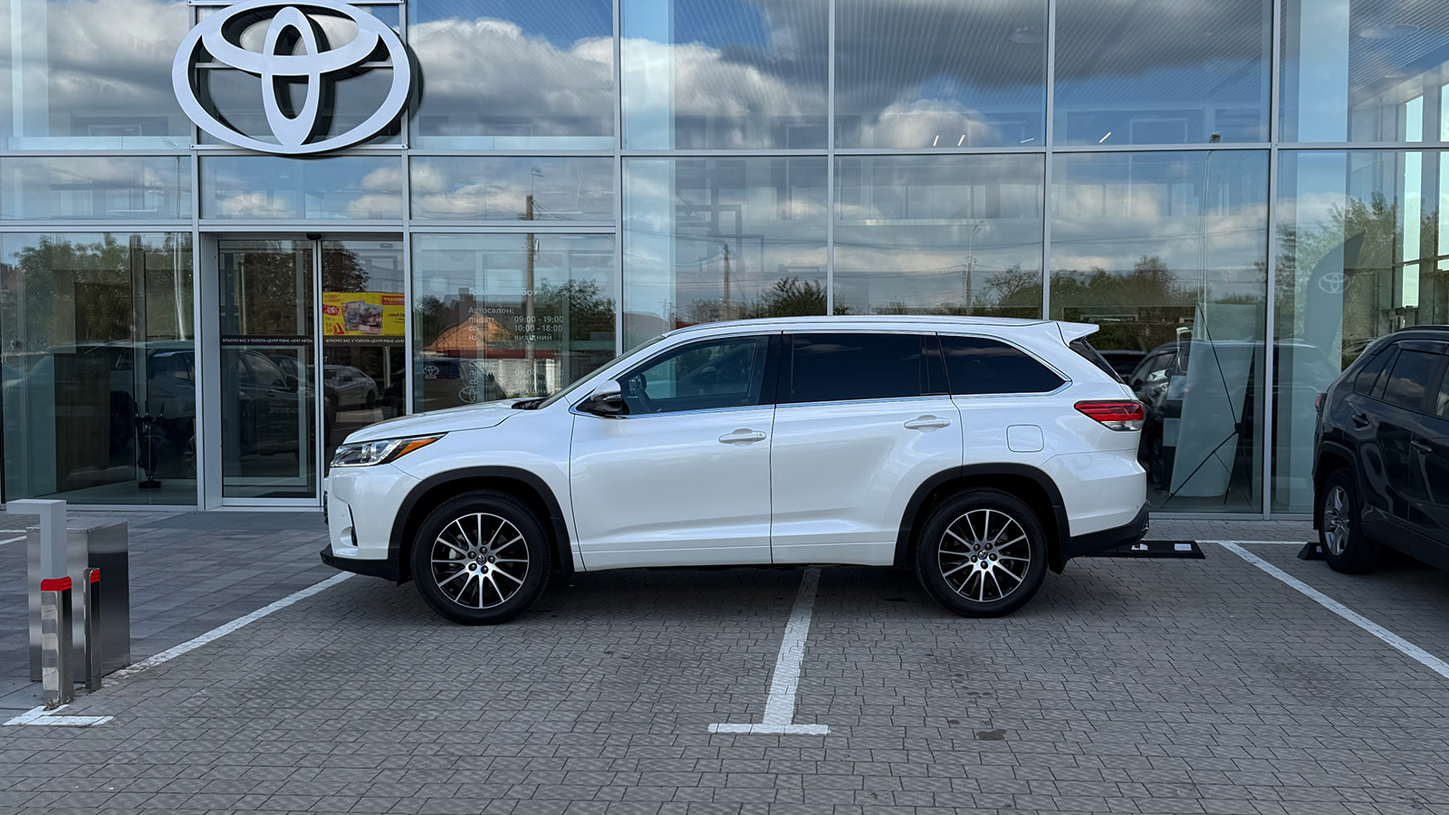 Toyota HIGHLANDER 2018 року, Універсал, Тойота Центр Рівне "Агат Авто", м.Рівне | Фото № 3 Toyota HIGHLANDER 2018 року з пробігом 13566 км, Універсал, Тойота Центр Рівне "Агат Авто", м.Рівне - 1676250 ГРН | Фото № 3
