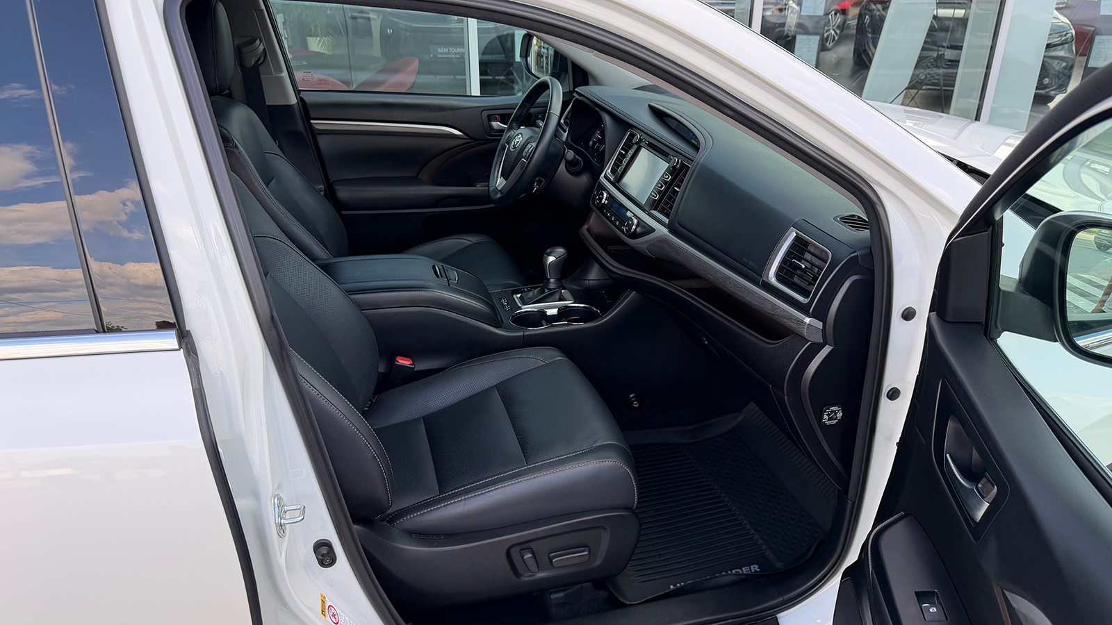 Toyota HIGHLANDER 2018 року, Універсал, Тойота Центр Рівне "Агат Авто", м.Рівне | Фото № 6 Toyota HIGHLANDER 2018 року з пробігом 13566 км, Універсал, Тойота Центр Рівне "Агат Авто", м.Рівне - 1676250 ГРН | Фото № 6