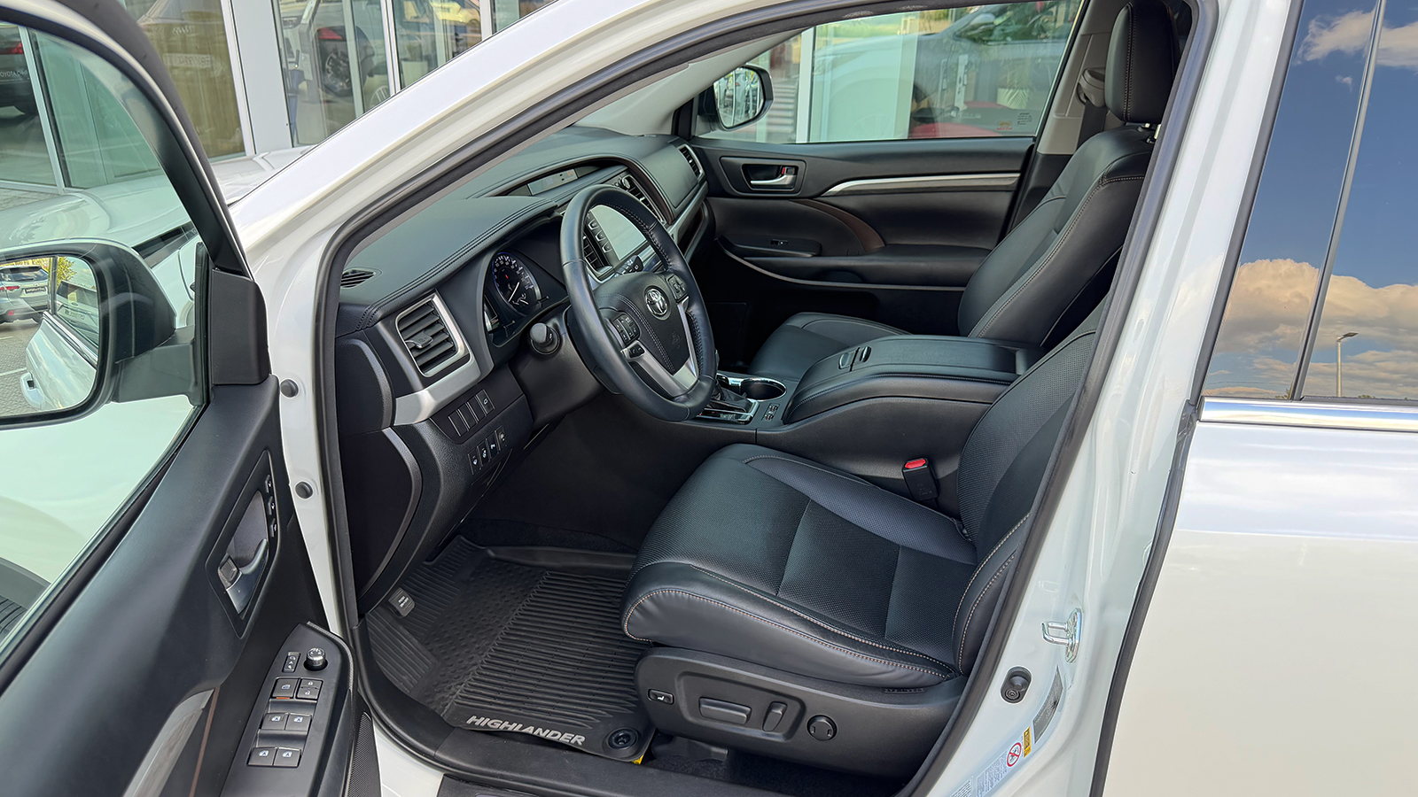 Toyota HIGHLANDER 2018 року, Універсал, Тойота Центр Рівне "Агат Авто", м.Рівне | Фото № 12 Toyota HIGHLANDER 2018 року з пробігом 13566 км, Універсал, Тойота Центр Рівне "Агат Авто", м.Рівне - 1676250 ГРН | Фото № 12