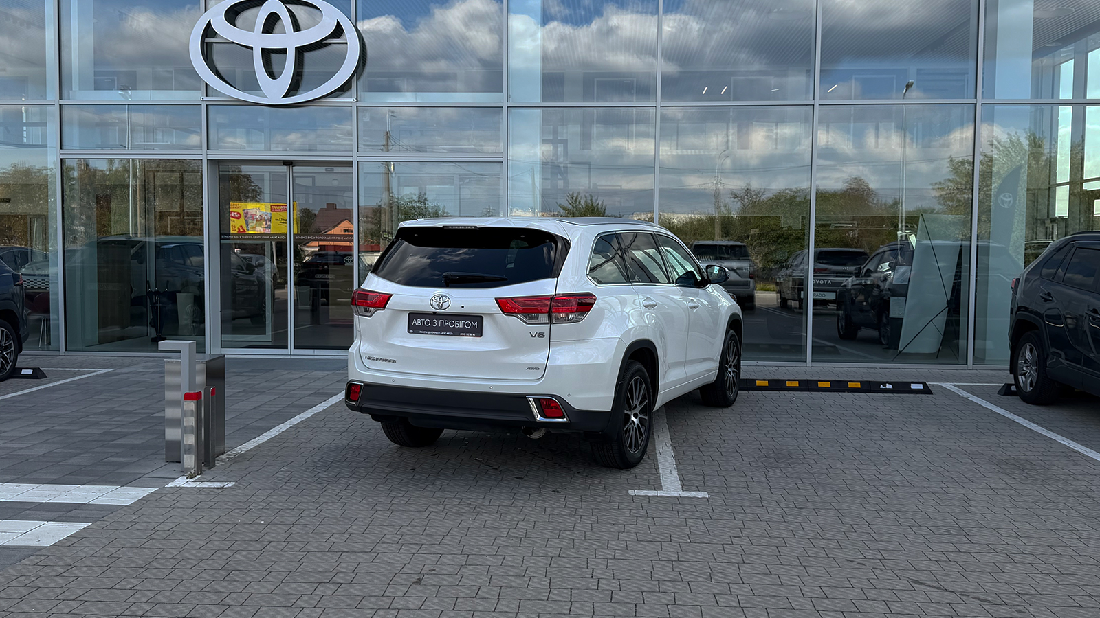 Toyota HIGHLANDER 2018 року, Універсал, Тойота Центр Рівне "Агат Авто", м.Рівне | Фото № 18 Toyota HIGHLANDER 2018 року з пробігом 13566 км, Універсал, Тойота Центр Рівне "Агат Авто", м.Рівне - 1676250 ГРН | Фото № 18