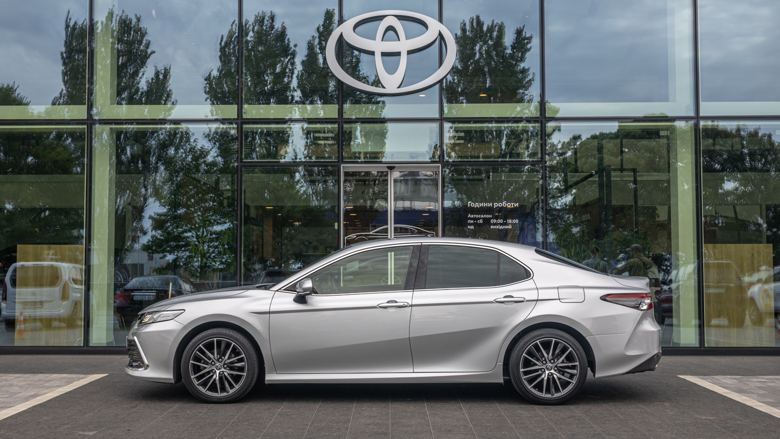 Toyota CAMRY 2021 року, Седан, Тойота Центр Дніпро "Алмаз Мотор" на Запорізькому шосе, м.Дніпро | Фото № 3 Toyota CAMRY 2021 року з пробігом 132384 км, Седан, Тойота Центр Дніпро "Алмаз Мотор" на Запорізькому шосе, м.Дніпро - 1305000 ГРН | Фото № 3