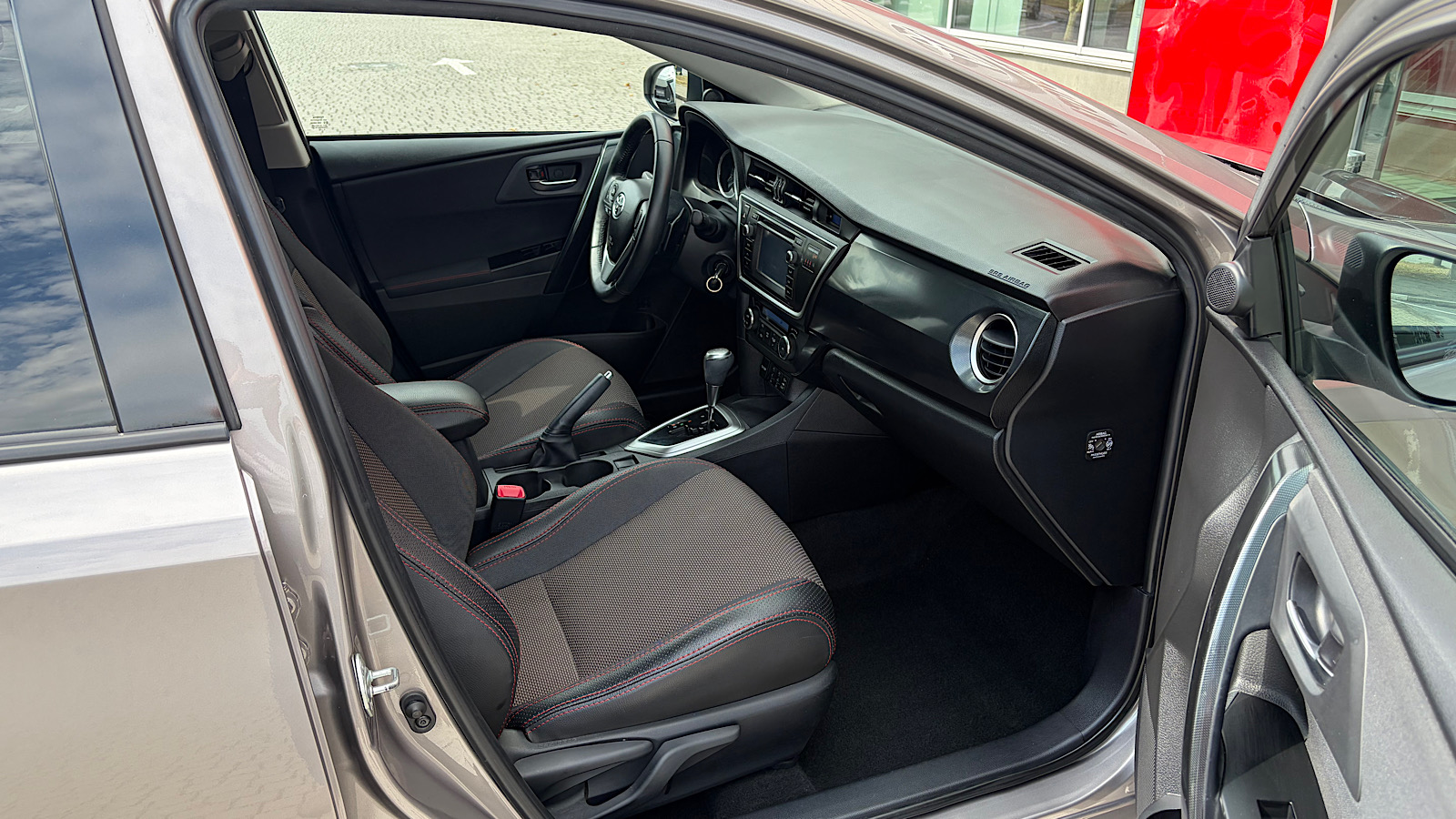 Toyota AURIS 2012 року, Хетчбек, Тойота Центр Запоріжжя "Восток Автомир", м.Запоріжжя | Фото № 6 Toyota AURIS 2012 року з пробігом 121362 км, Хетчбек, Тойота Центр Запоріжжя "Восток Автомир", м.Запоріжжя - 560000 ГРН | Фото № 6