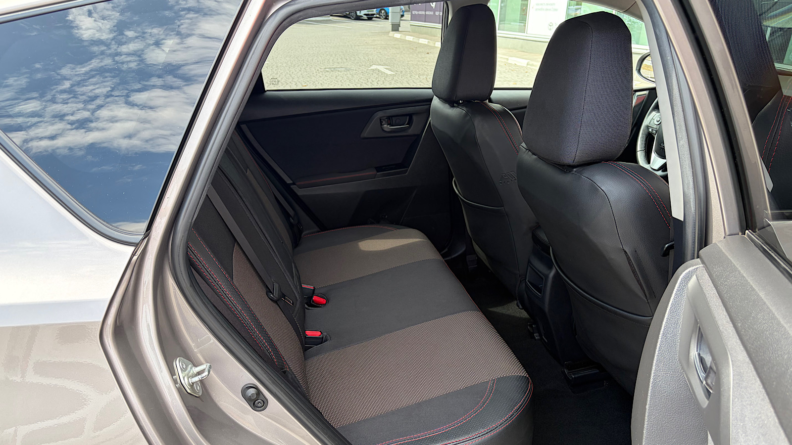 Toyota AURIS 2012 року, Хетчбек, Тойота Центр Запоріжжя "Восток Автомир", м.Запоріжжя | Фото № 7 Toyota AURIS 2012 року з пробігом 121362 км, Хетчбек, Тойота Центр Запоріжжя "Восток Автомир", м.Запоріжжя - 560000 ГРН | Фото № 7