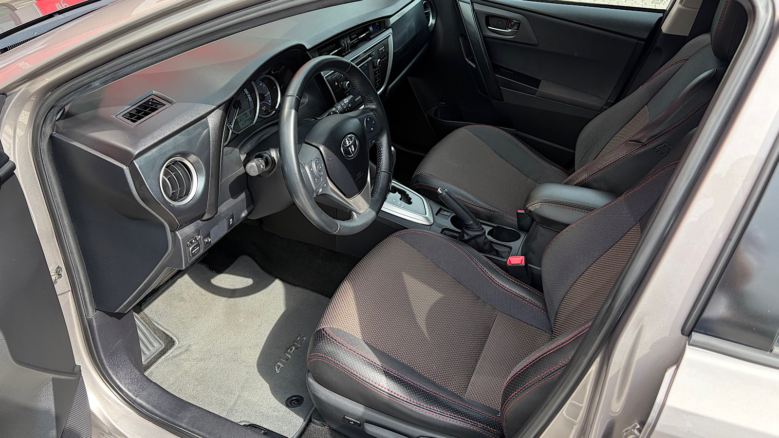 Toyota AURIS 2012 року, Хетчбек, Тойота Центр Запоріжжя "Восток Автомир", м.Запоріжжя | Фото № 12 Toyota AURIS 2012 року з пробігом 121362 км, Хетчбек, Тойота Центр Запоріжжя "Восток Автомир", м.Запоріжжя - 560000 ГРН | Фото № 12