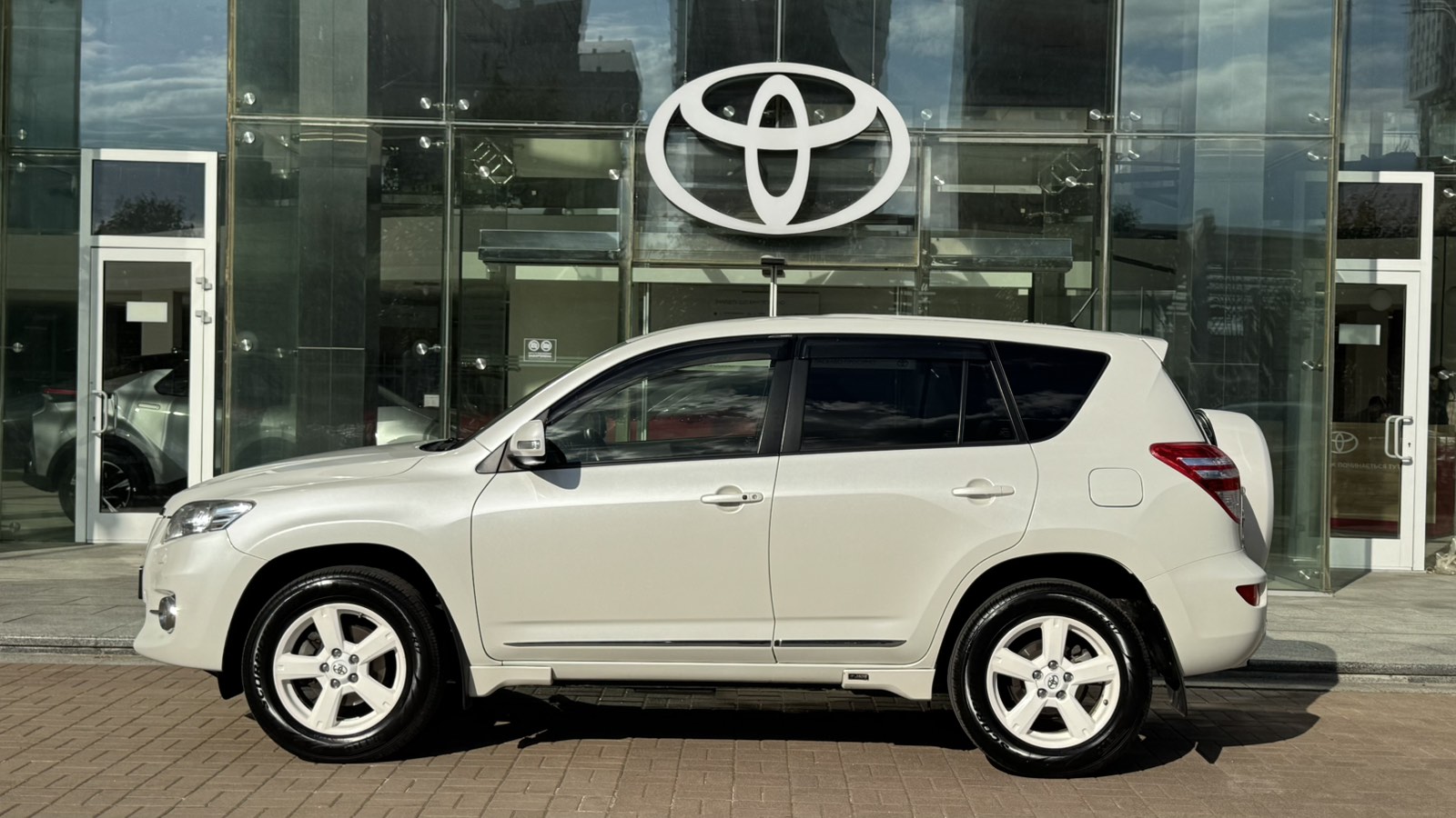 Toyota RAV4 2012 року, Універсал, Тойота Центр Київ "Автосаміт Укравто", м.Київ | Фото № 3 Toyota RAV4 2012 року з пробігом 156170 км, Універсал, Тойота Центр Київ "Автосаміт Укравто", м.Київ - 670500 ГРН | Фото № 3
